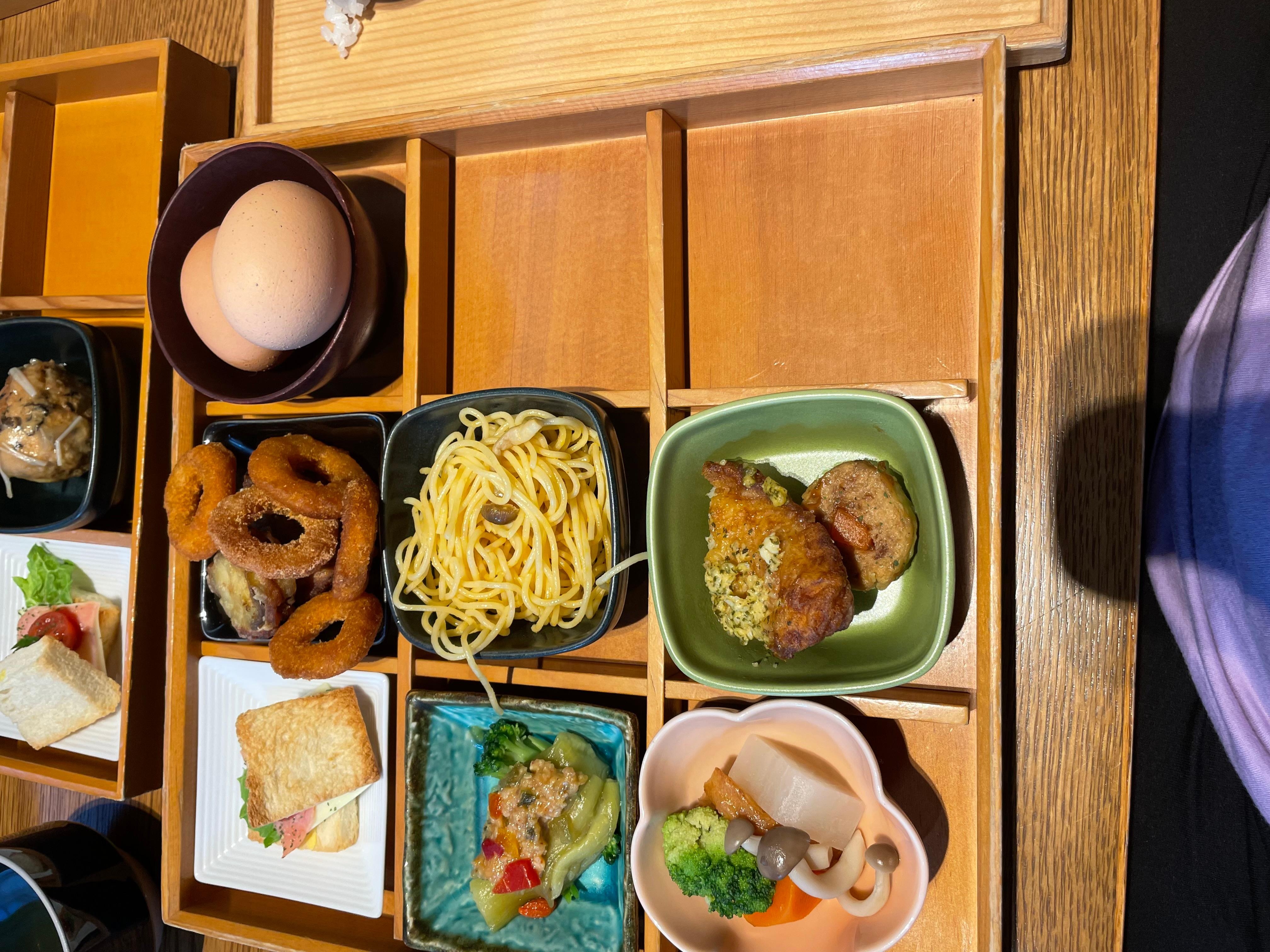 Buffet breakfast items. 