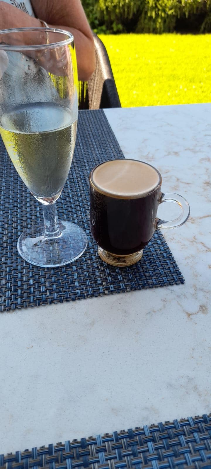 Champagne and coffee af breakfast.