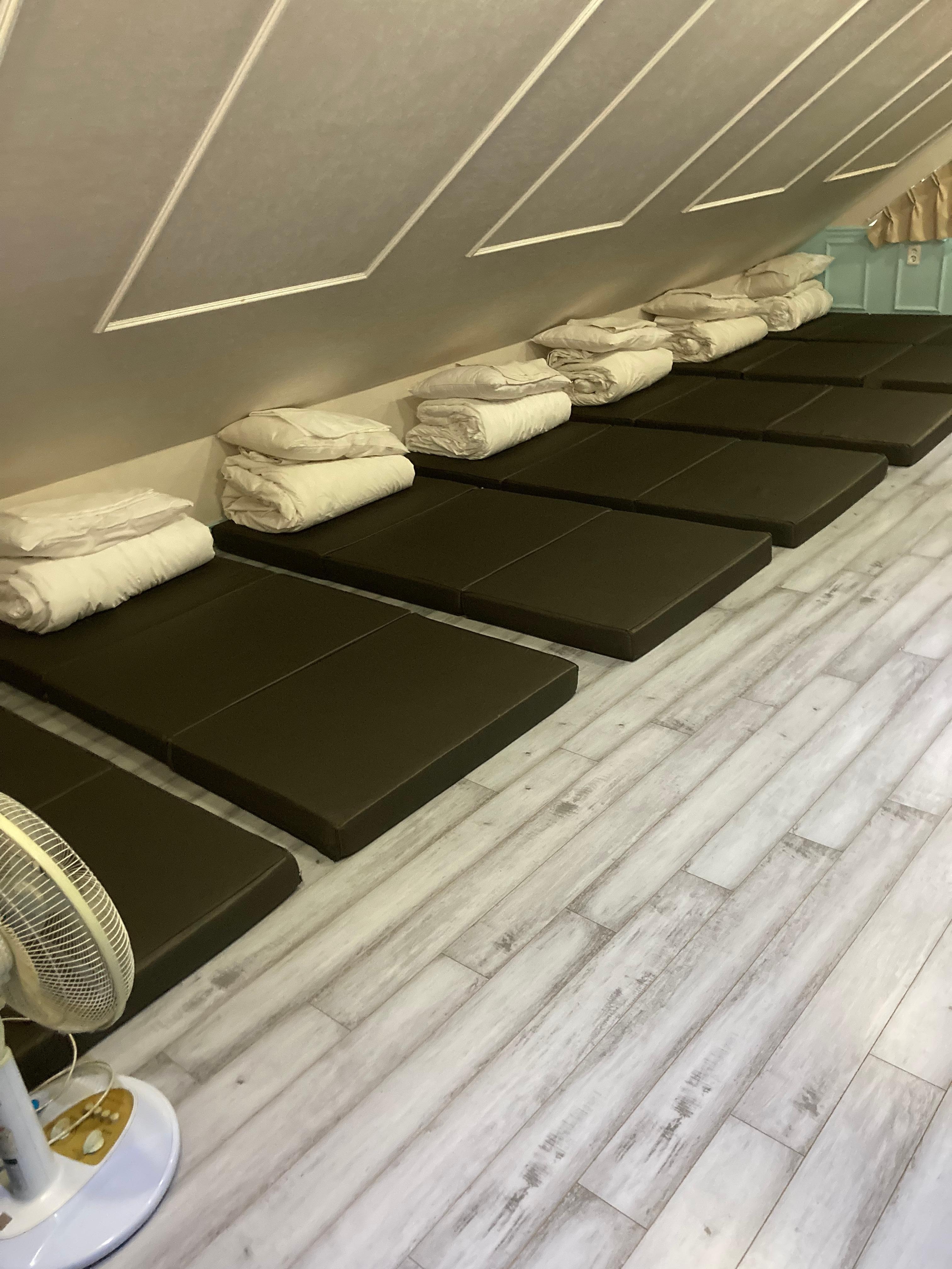 탑층 숙소. 7인 숙박이  가능할 만큼 방이 큽니다.