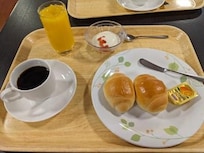 朝食はこんな感じ。
パンはこのほかに、トースト、ミニクロワッサンもありました。