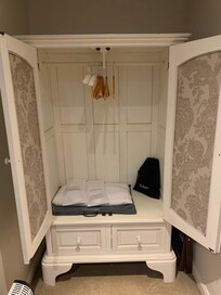 Cutest wardrobe with more guest provision’s!