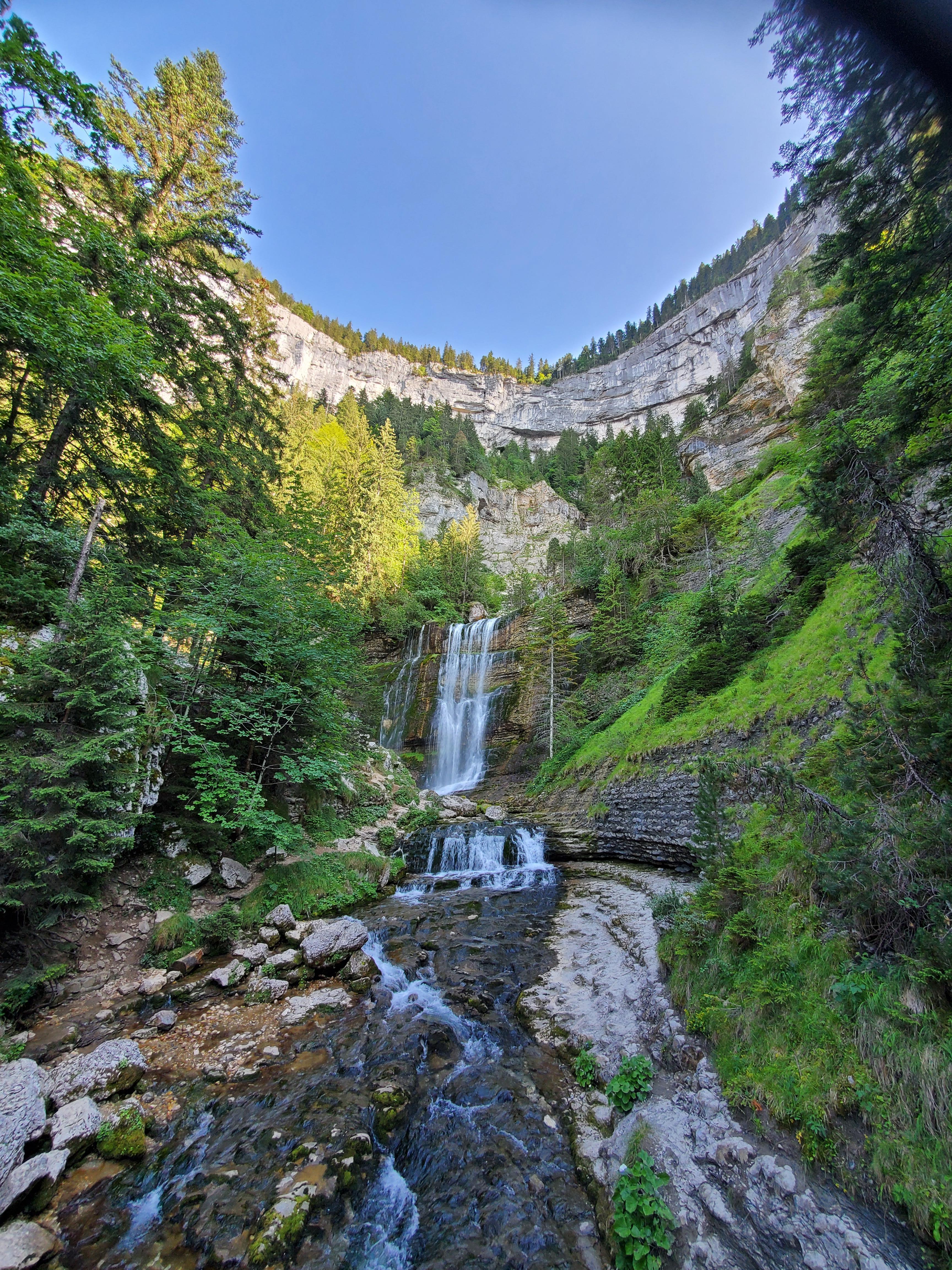 La cascade a Saint meme... situé  a 40min en voiture de l'auberge... trouvée grâce au conseil  de l'auberge