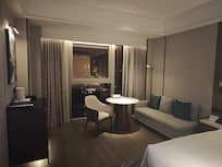 🛏️ Clean, calming and spacious room — great lighting and a comfy work-rest area combo