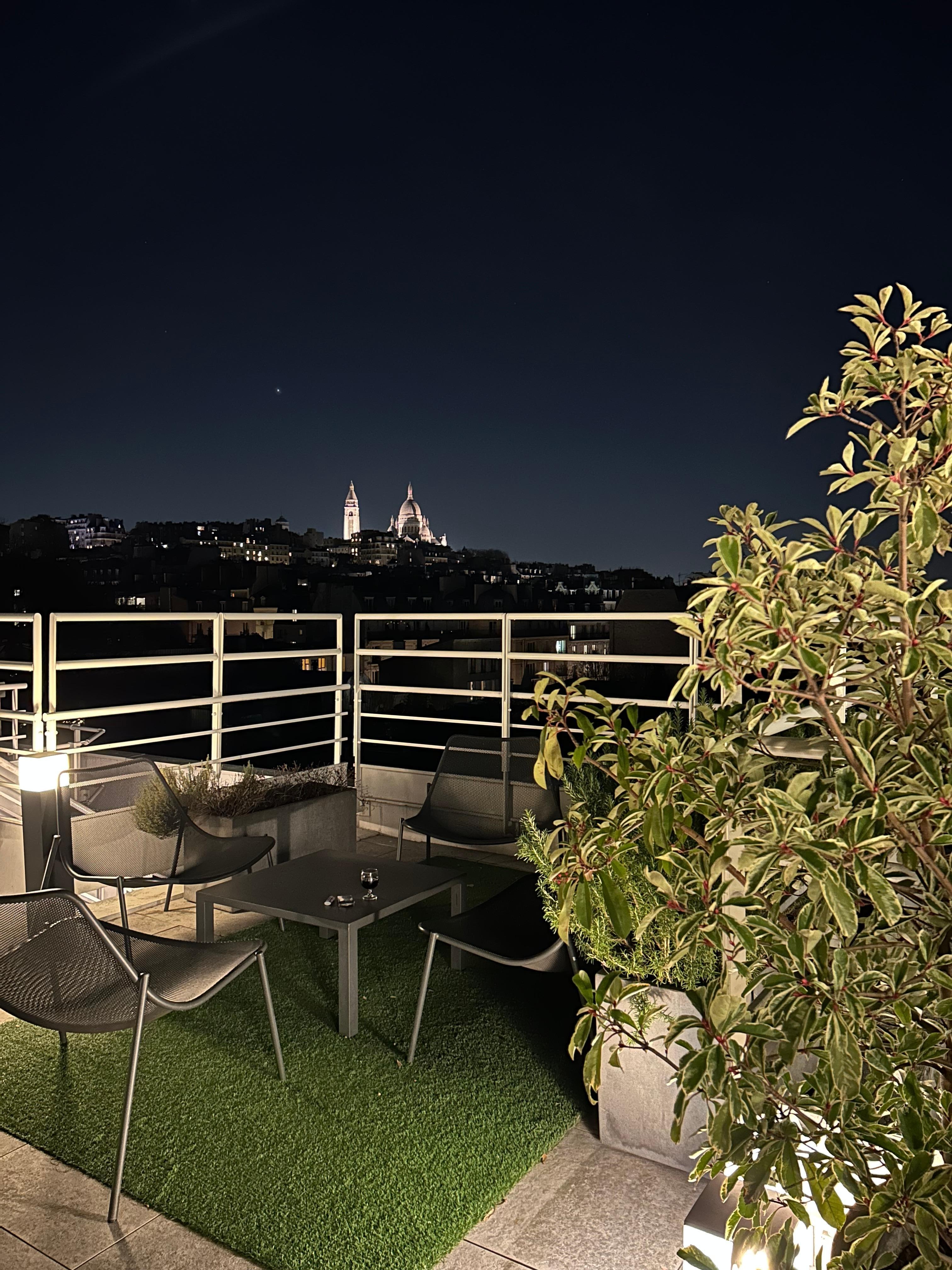 La vue de la terrase au 8e