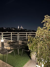 La vue de la terrase au 8e