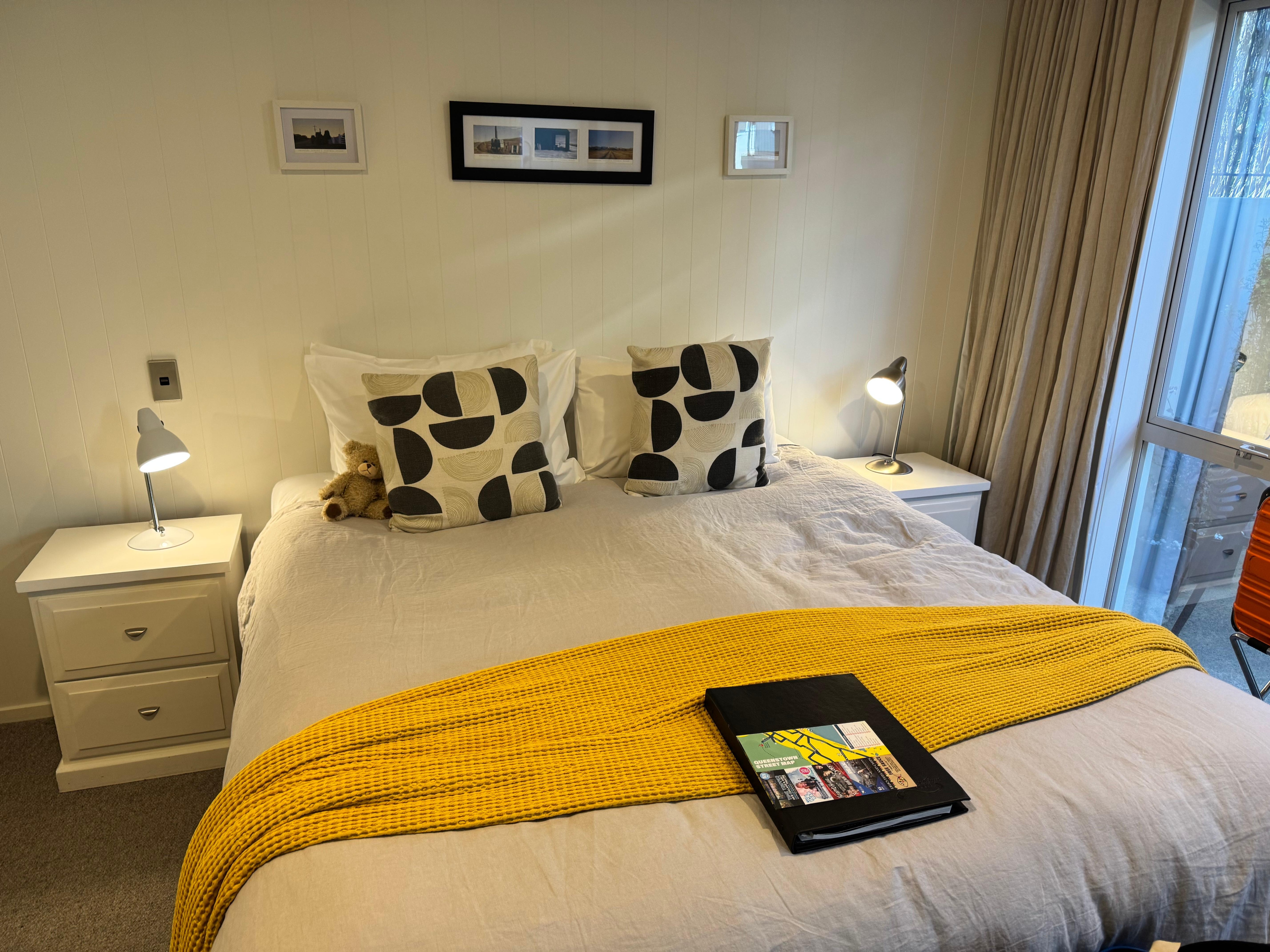 Clean, cozy room (queen-bed studio)