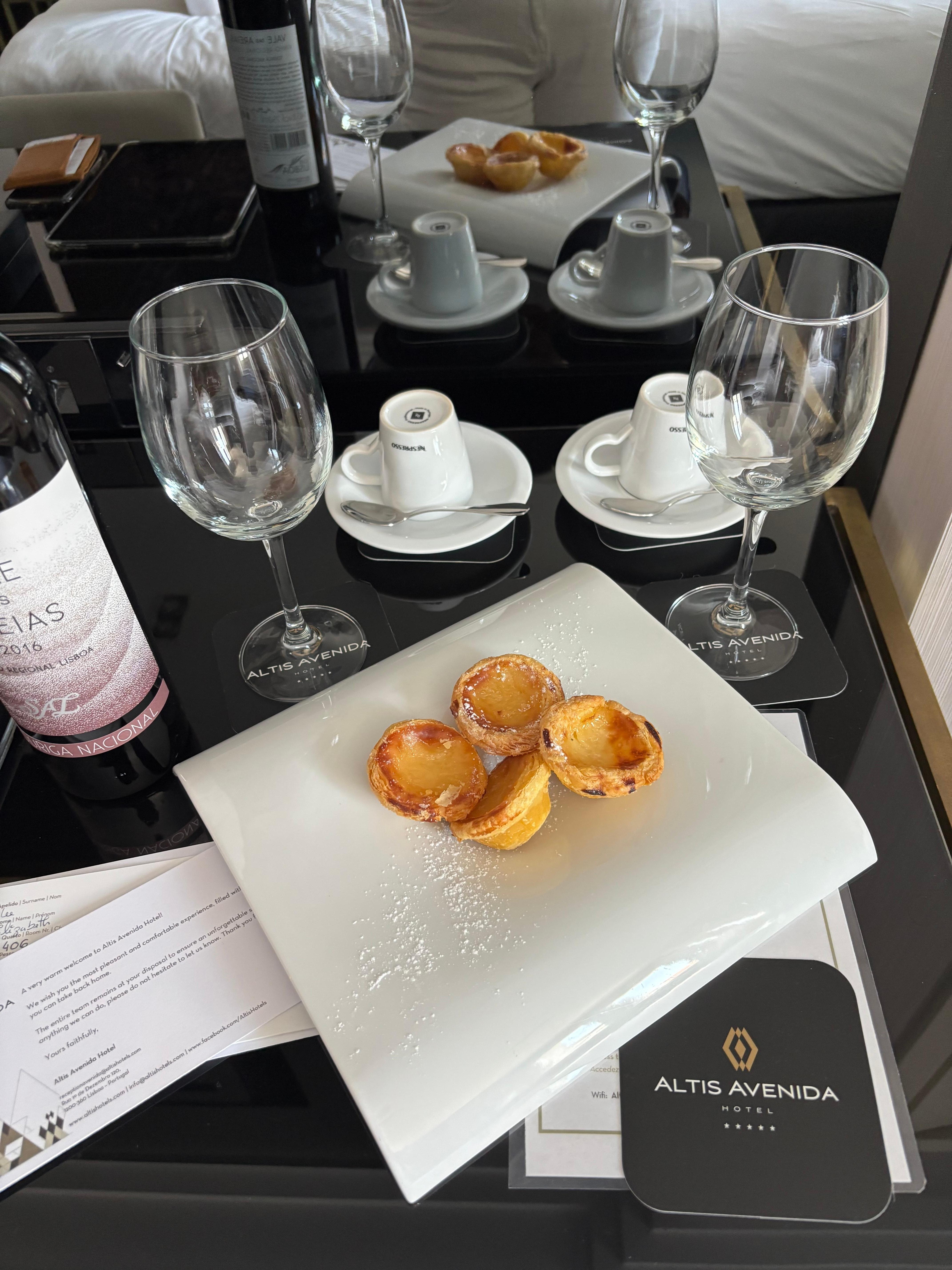 VIP welcome wine and delicious egg tarts!
