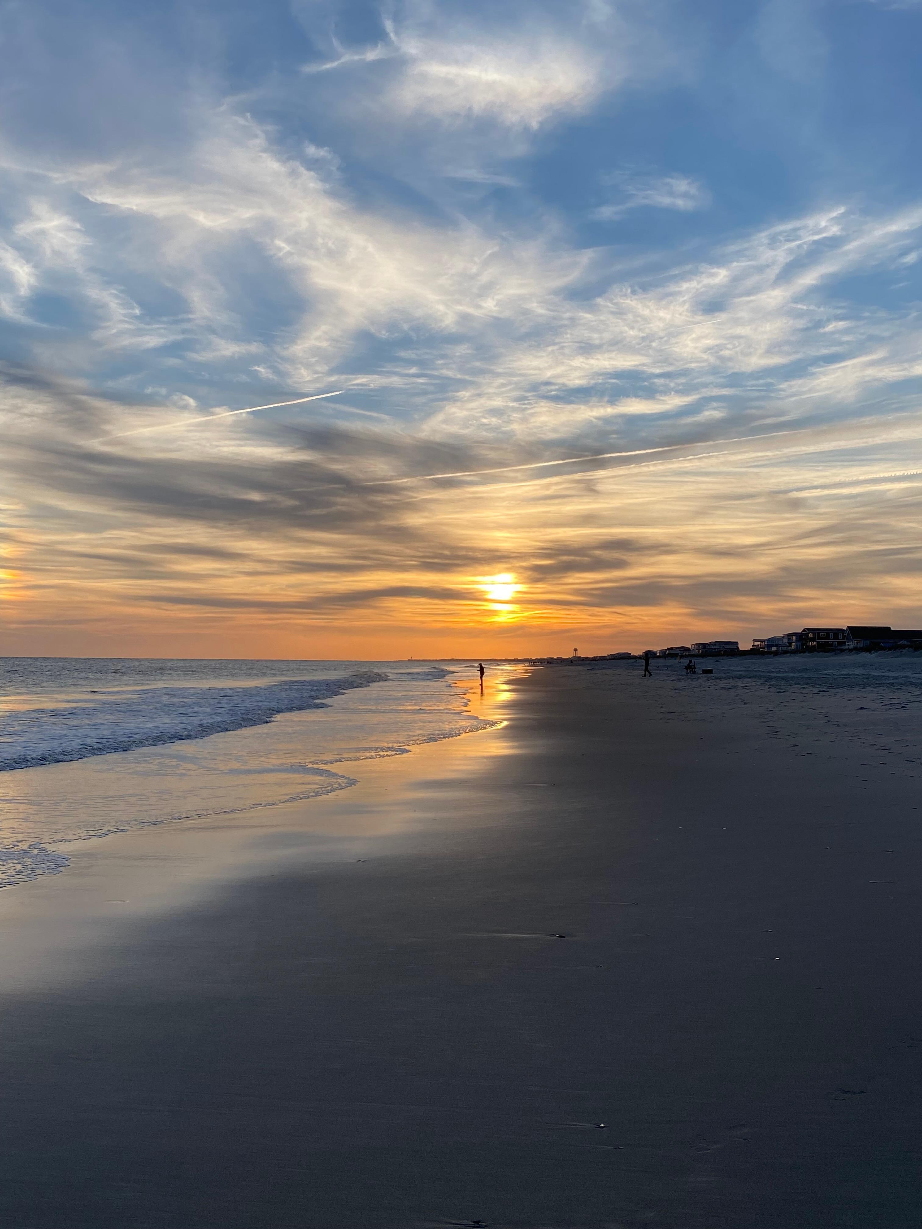 Sunset only 3 min walk from apt