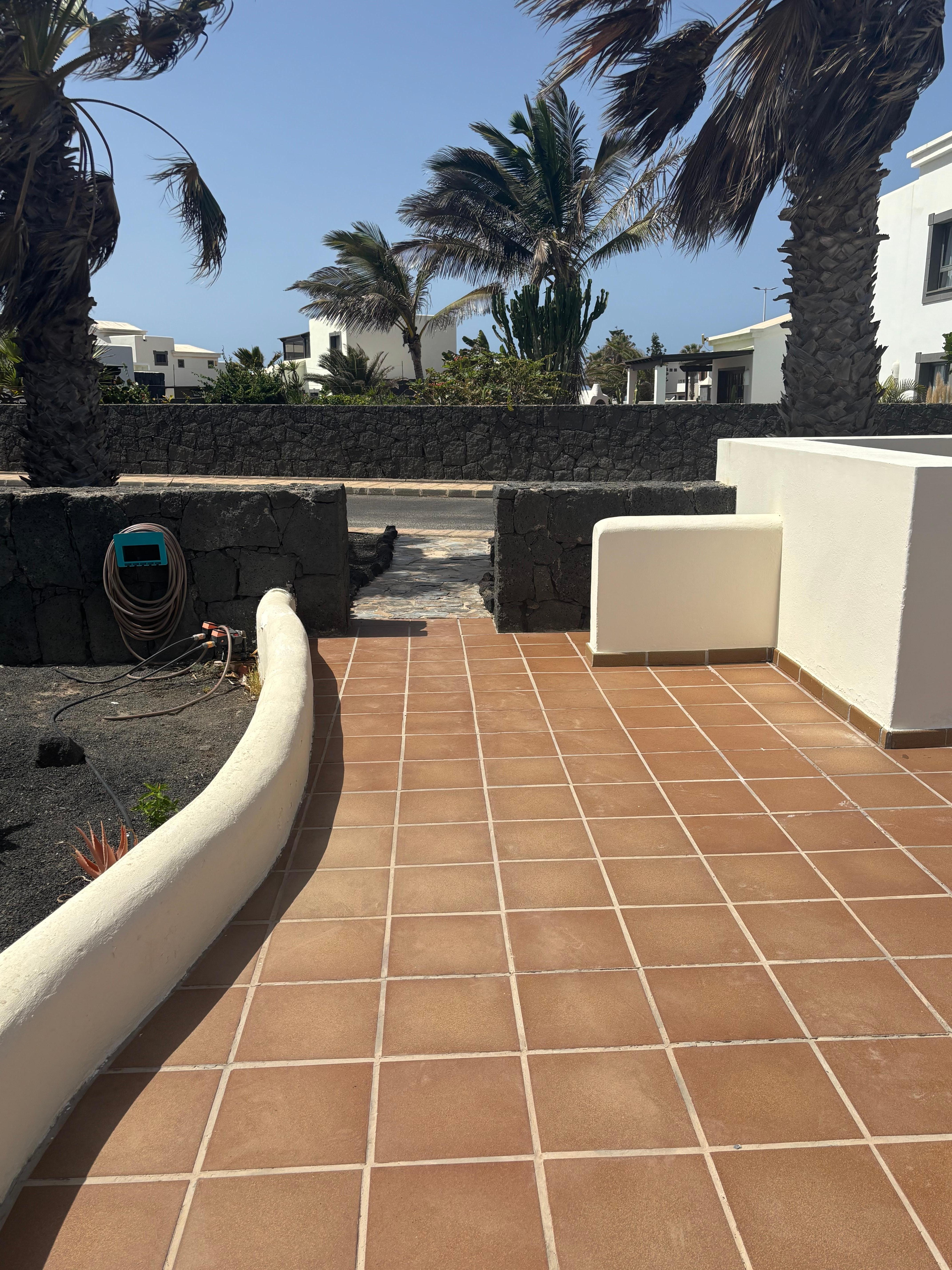 Entrance at the side of patio