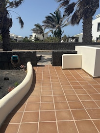 Entrance at the side of patio