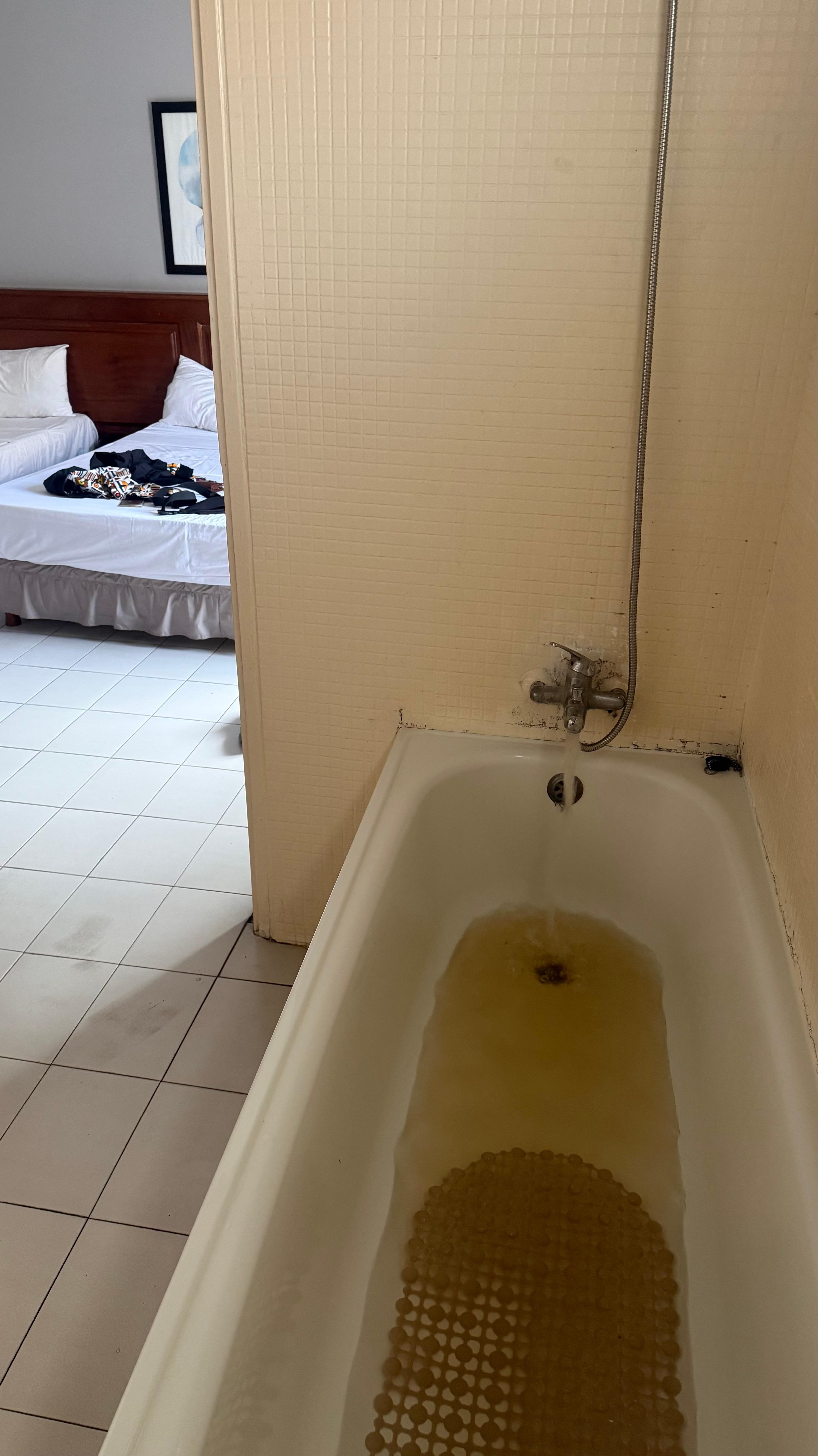 Couleur de l’eau de la douche.