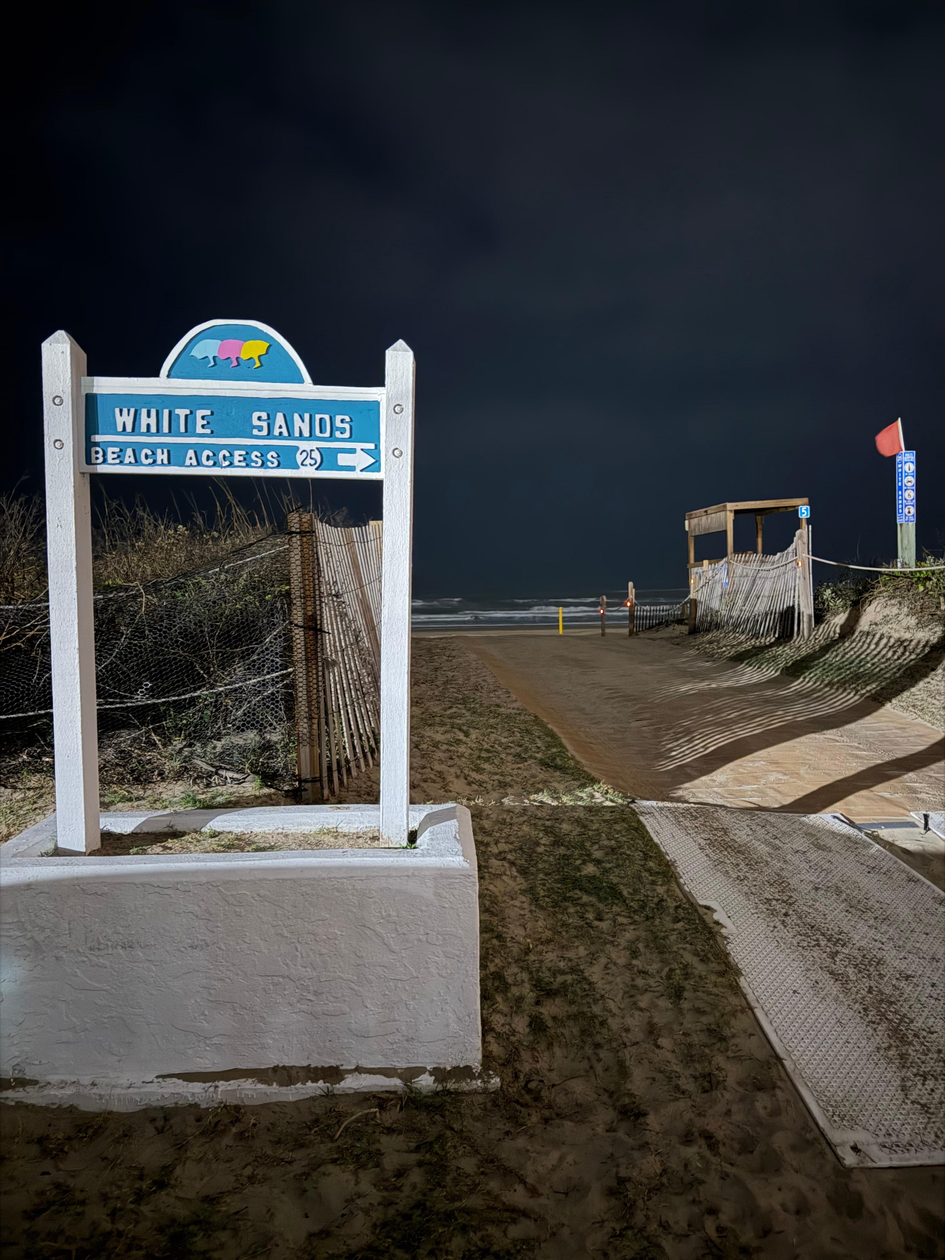 Walkway to the beach 