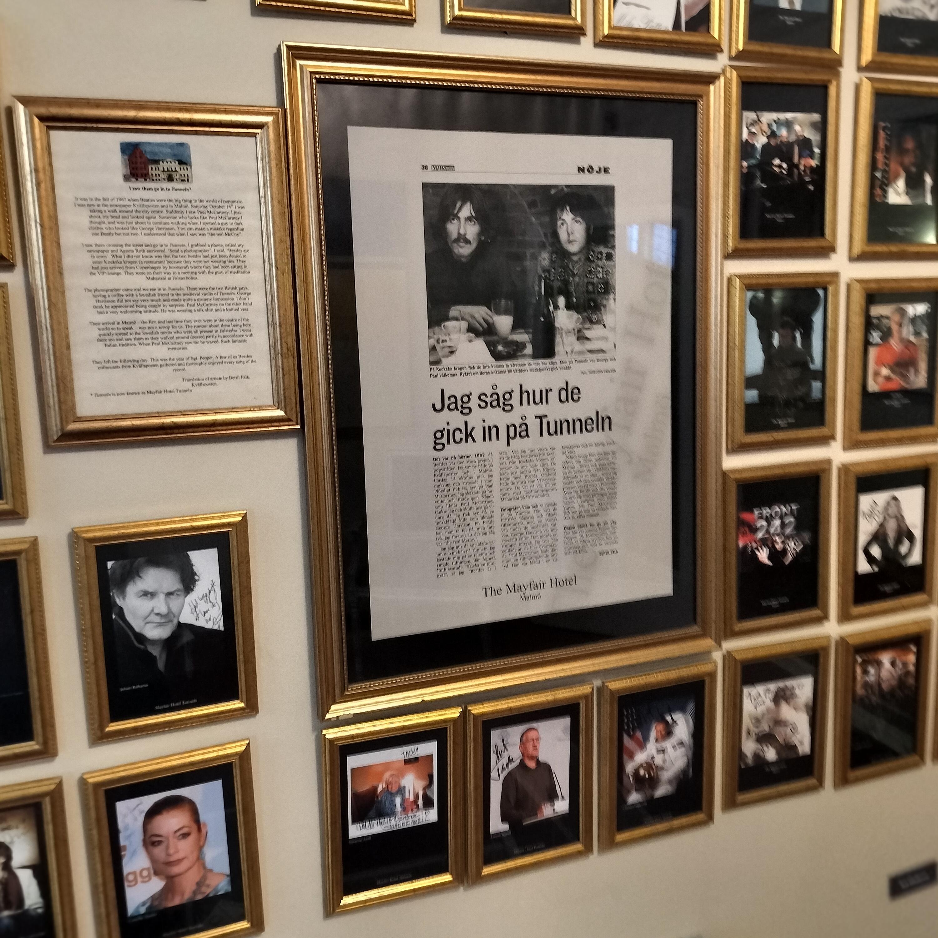 En "kändisvägg" på 3;e våningen.