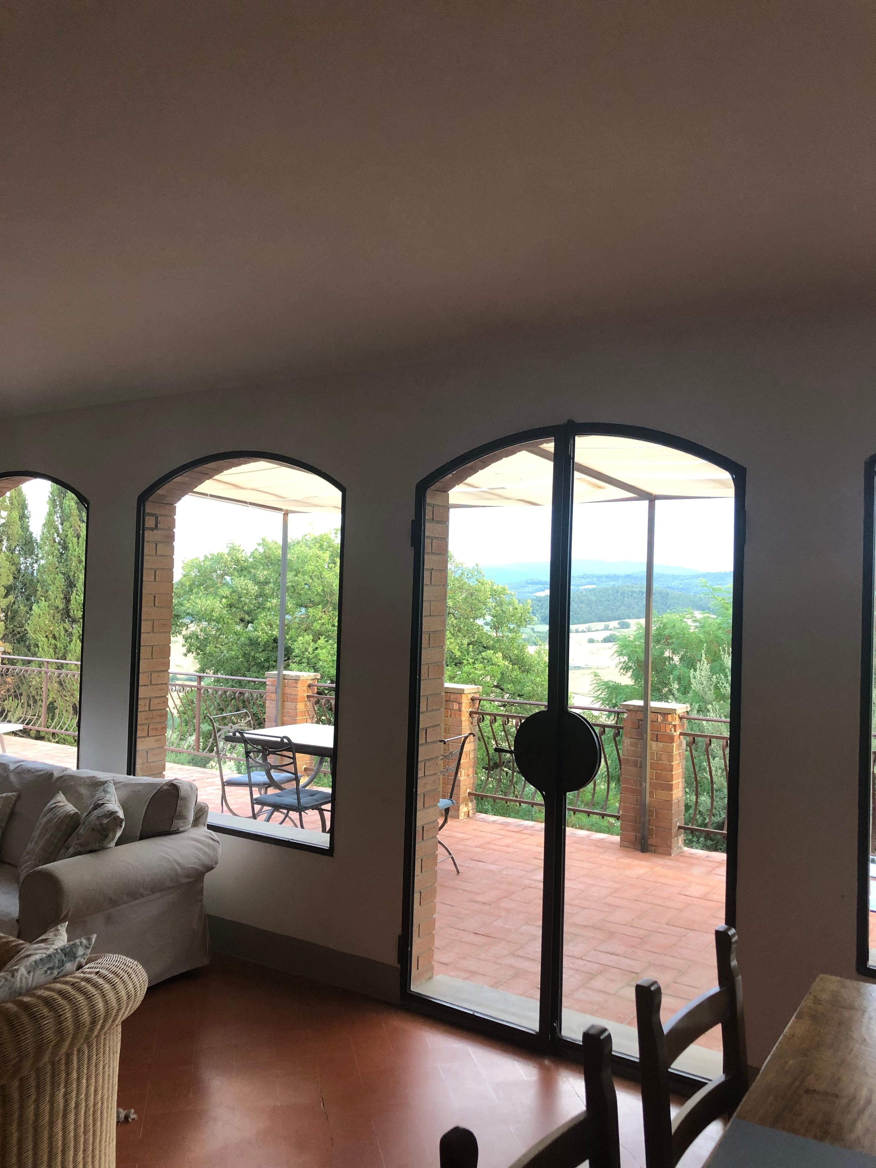 Wohnzimmer - Sicht auf die toskanische Landschaft