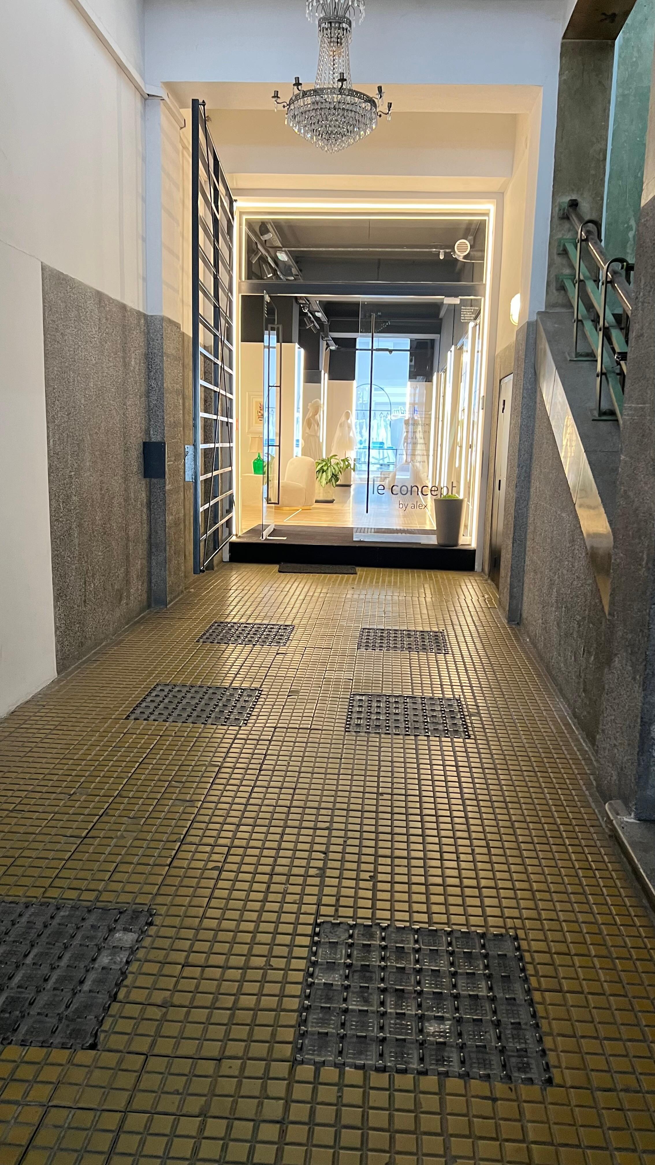 Foto da loja de noivas do lado sem saída.