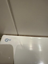 Waschbecken ohne Silikon. Sehr unhygienisch