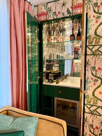 Guest room minibar