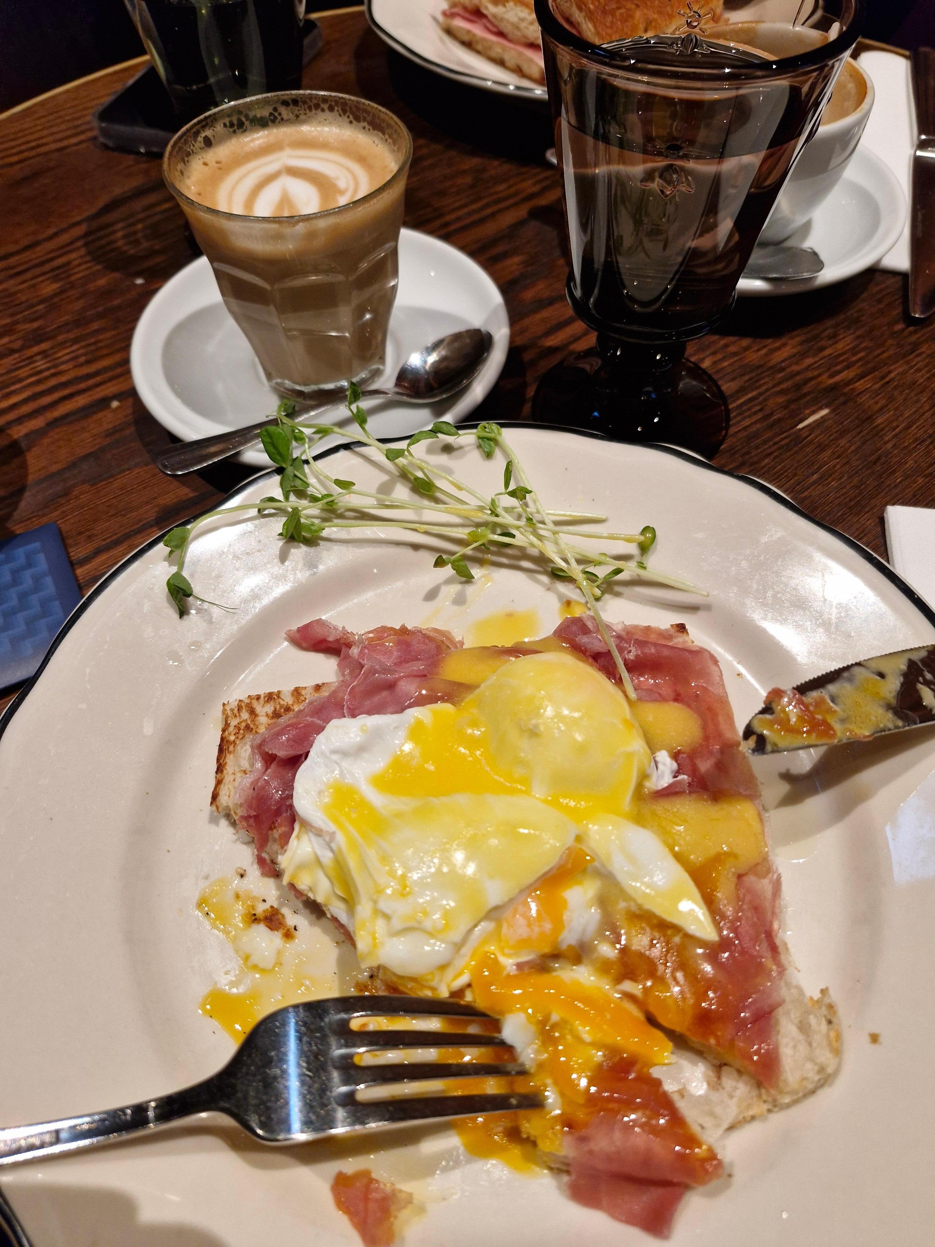 Weekday breakfast at La Riviera 