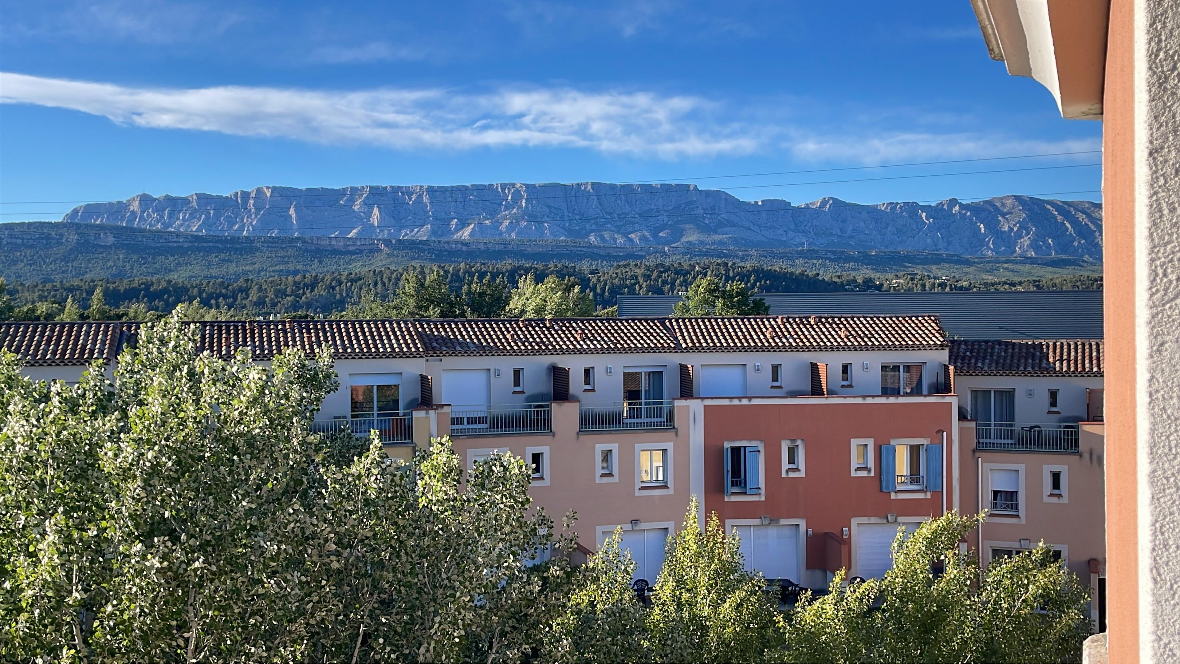 Vue sainte victoire du balcon sur la droite 