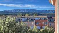 Vue sainte victoire du balcon sur la droite