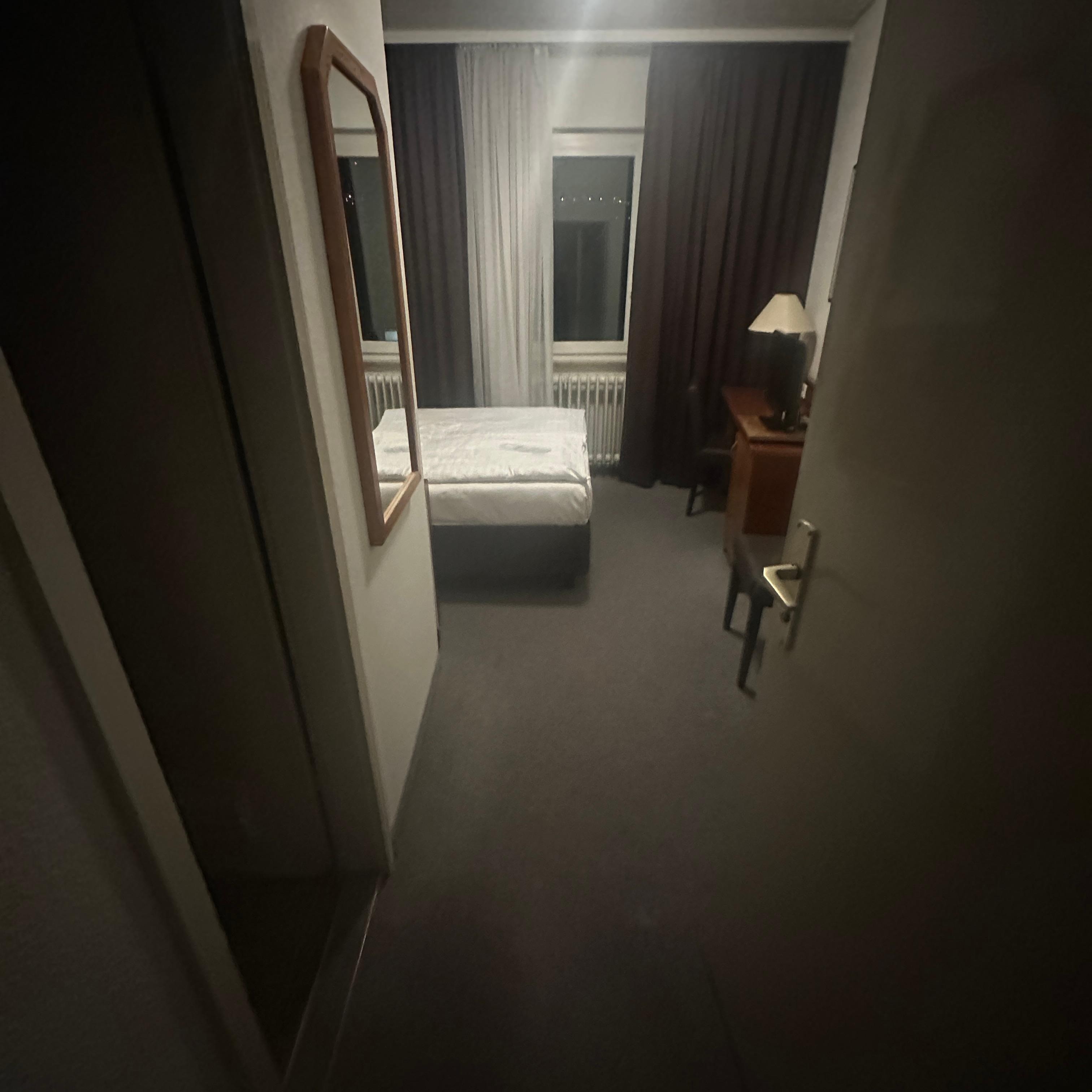 Zimmer sehr dunkel und kalt