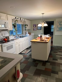 Fully equipped kitchen