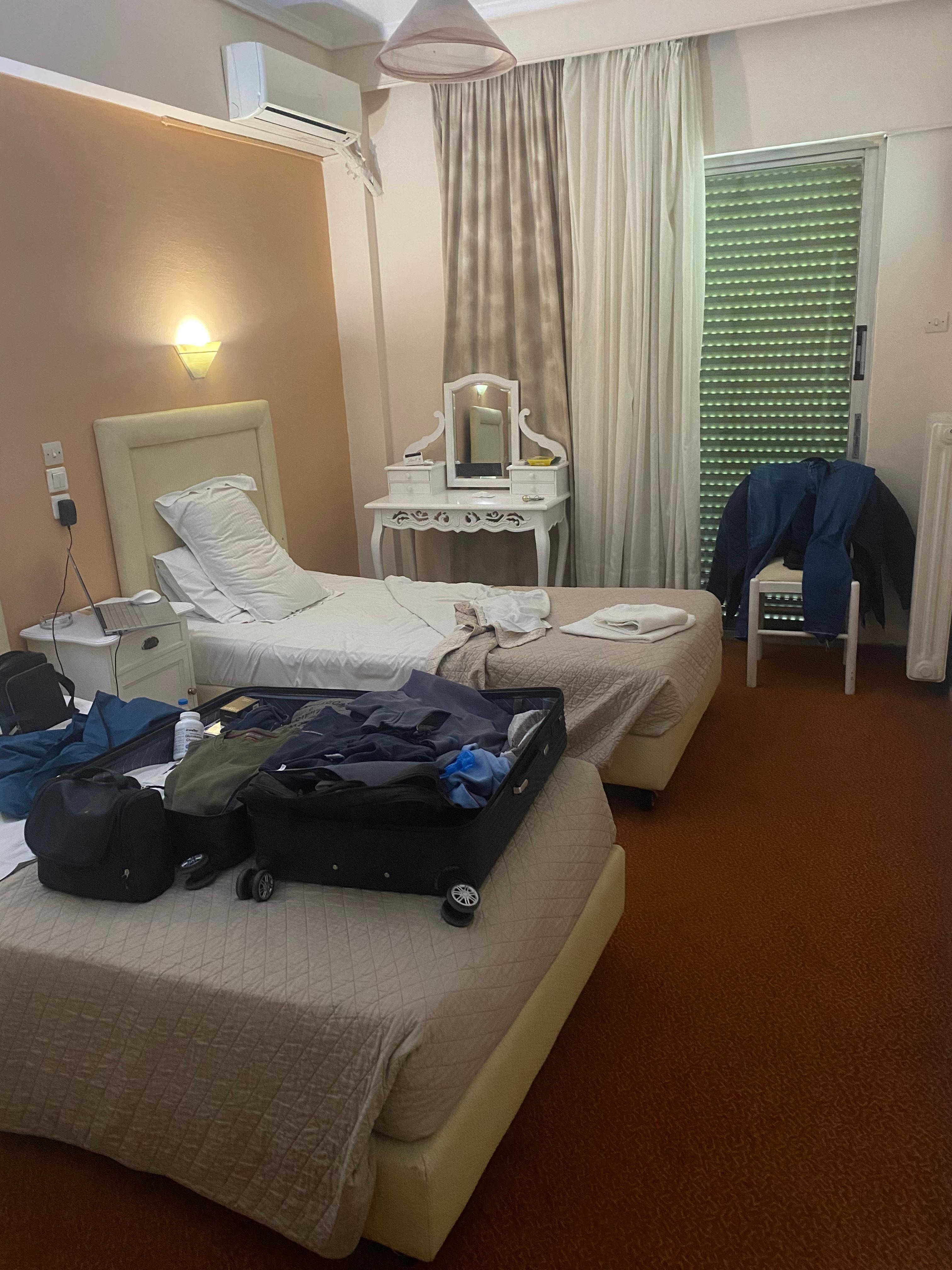 Twin bed room