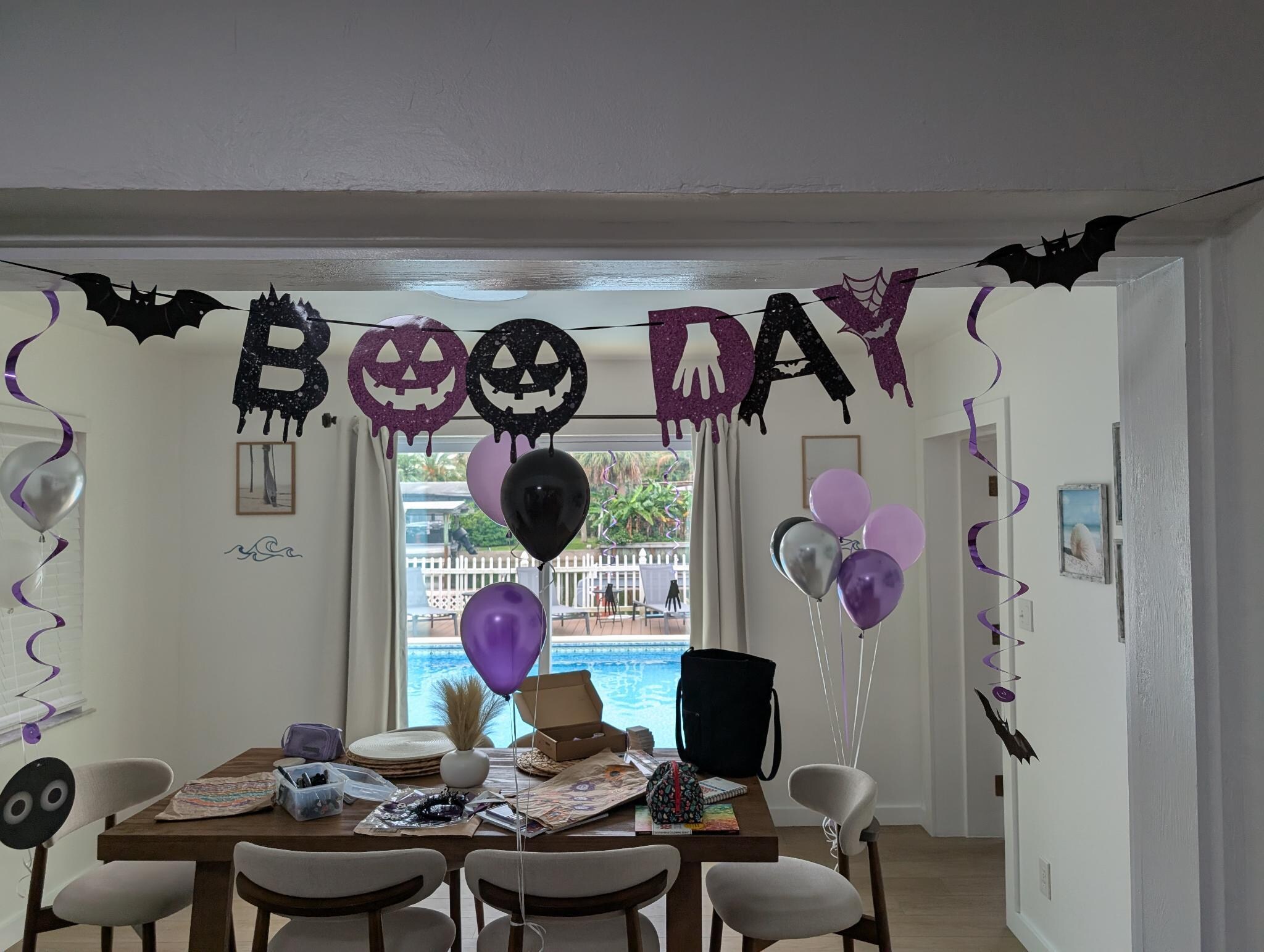 Decorations in the dinning room 