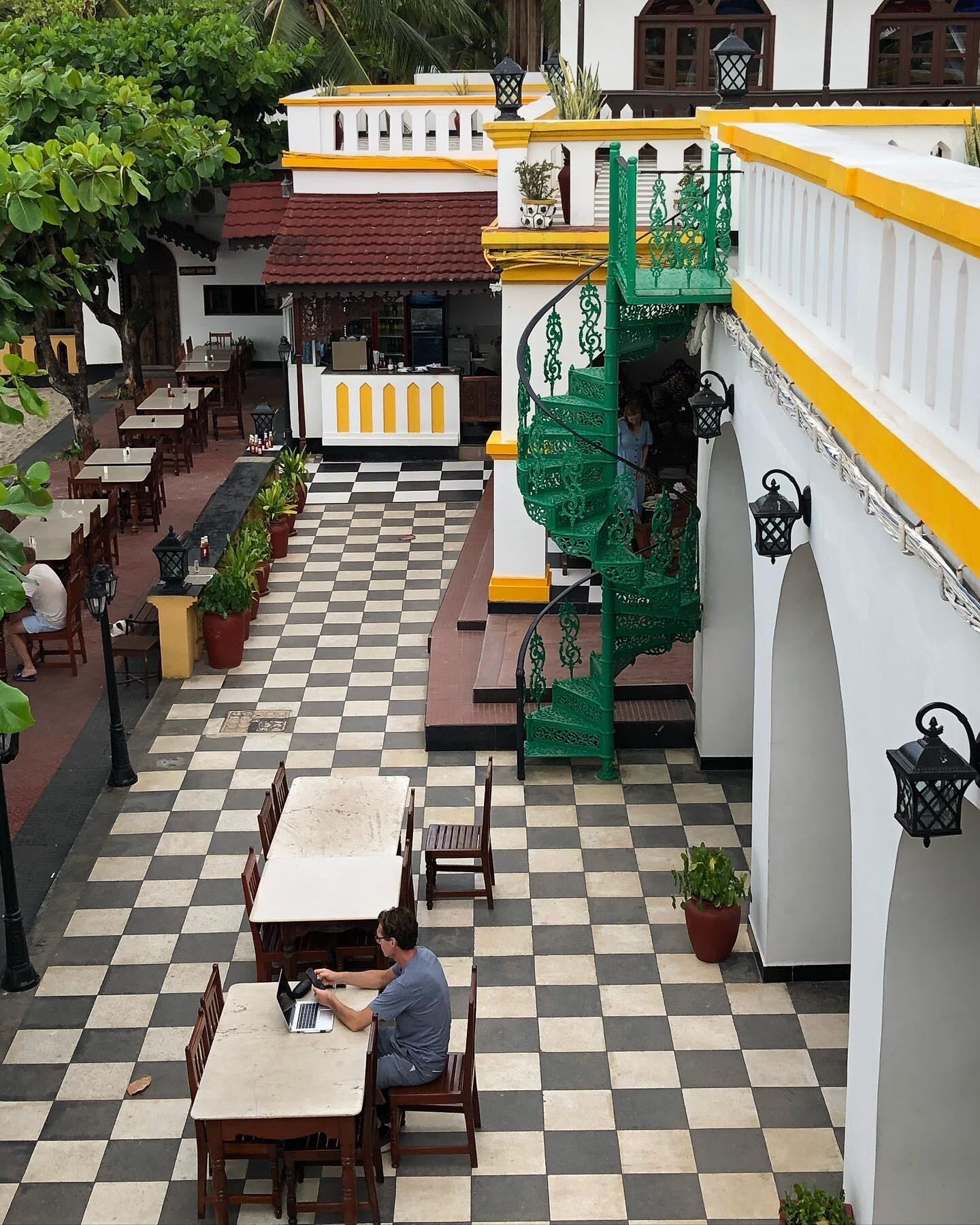 Fra bassenget i 2 etg 