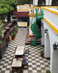 Fra bassenget i 2 etg