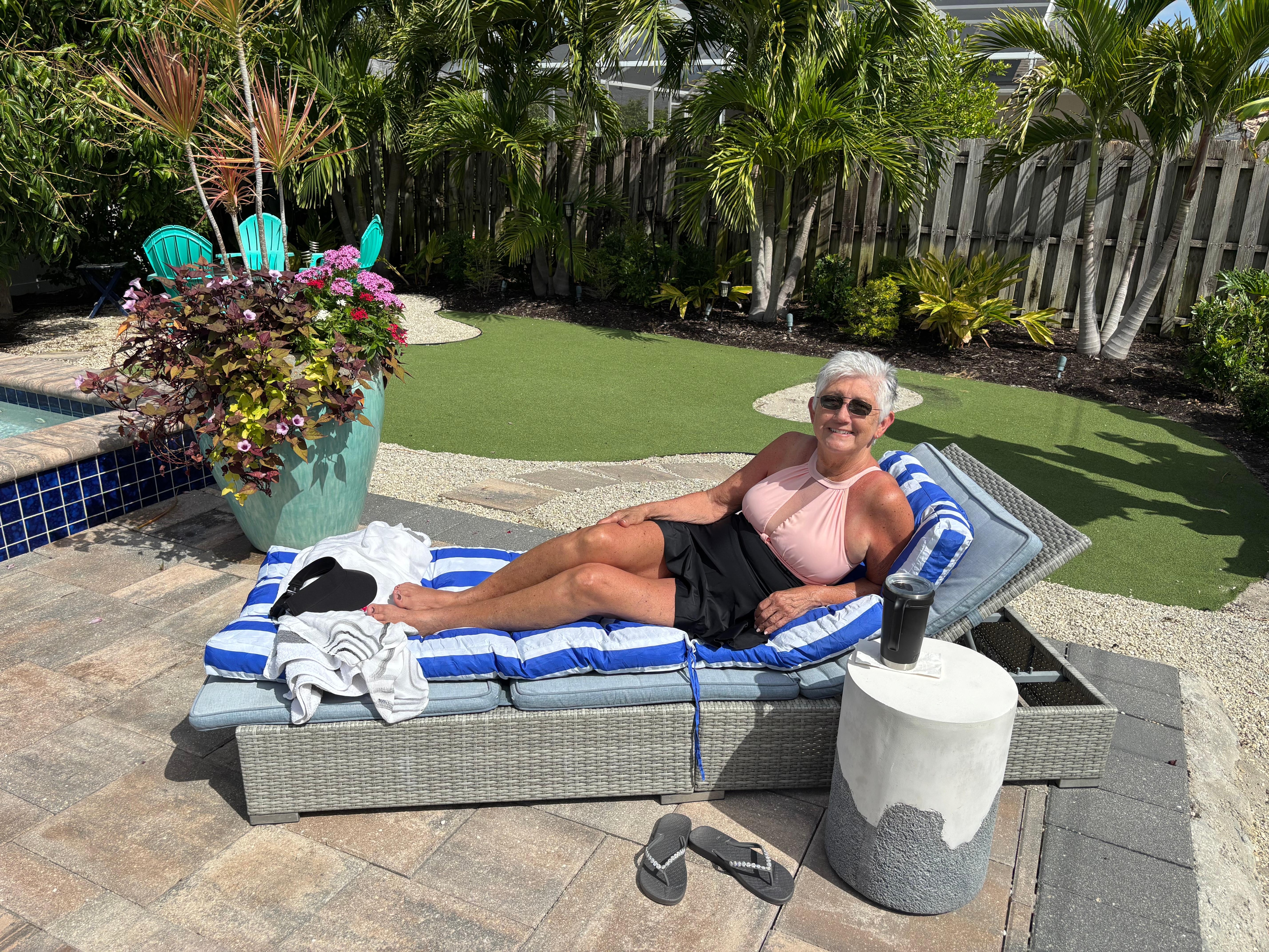 So comfy around the pool!