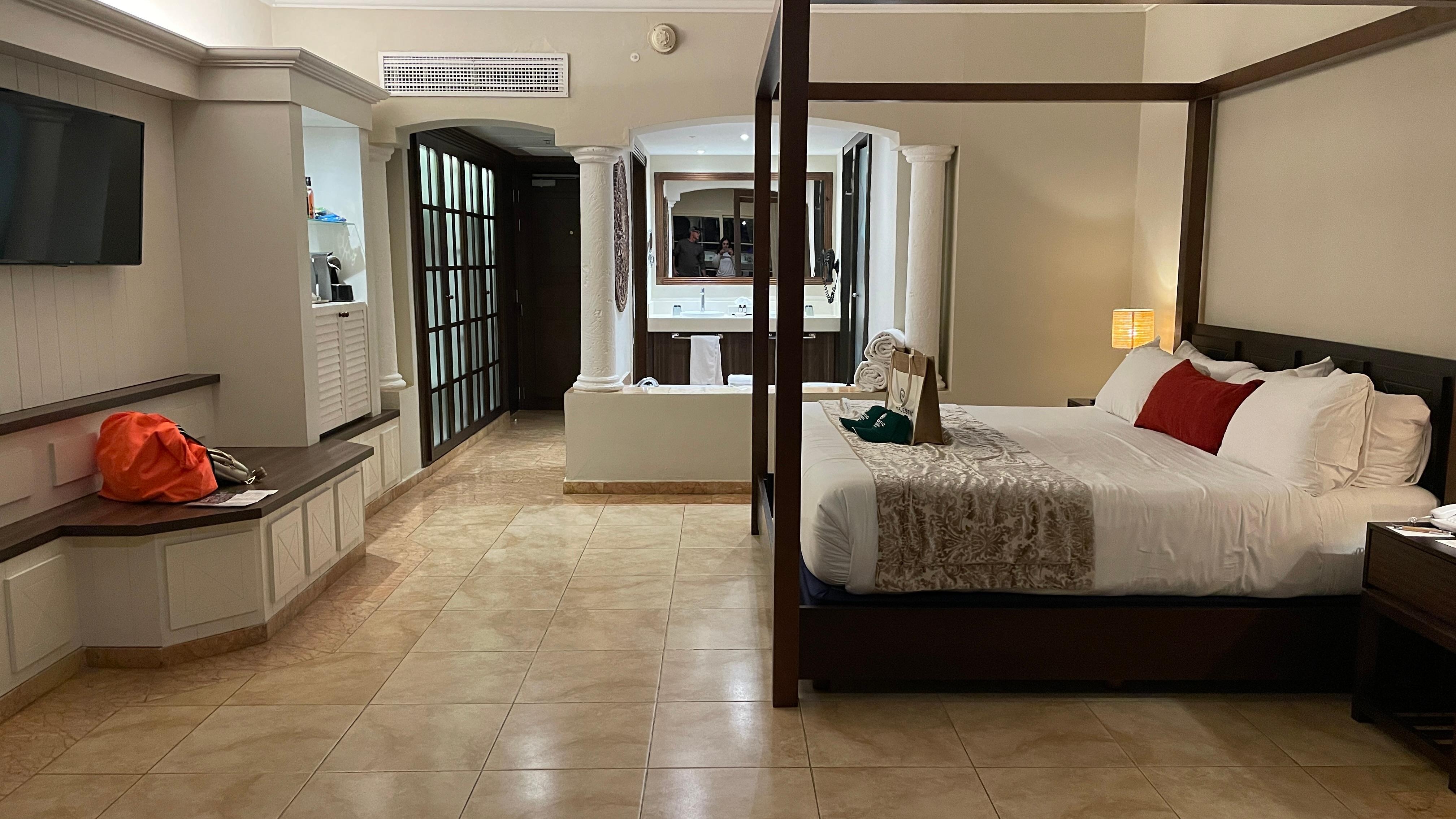 Nice size room. The “hot tubs” are really just bathtubs with jets and not built for 2 people! 