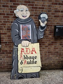 Abbaye d'Aulne afin de déguster des spécialités locales
