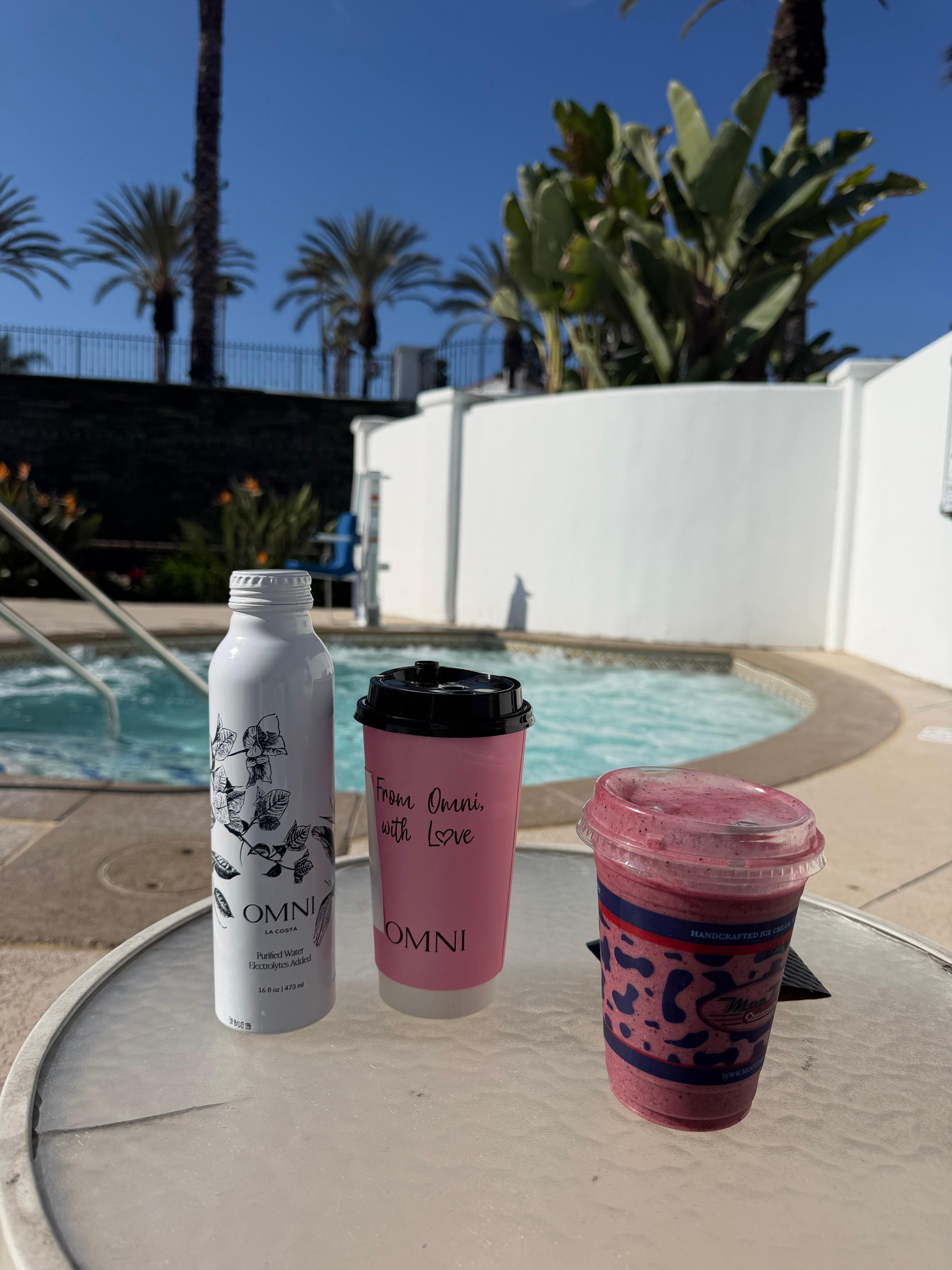 Berry Smoothie, hot latte and iced water in the pool