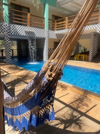 Redes à beira da piscina