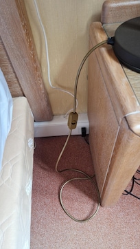 Tænd/sluk knappen gået i stykker, den anden lame havde løs forbindelse