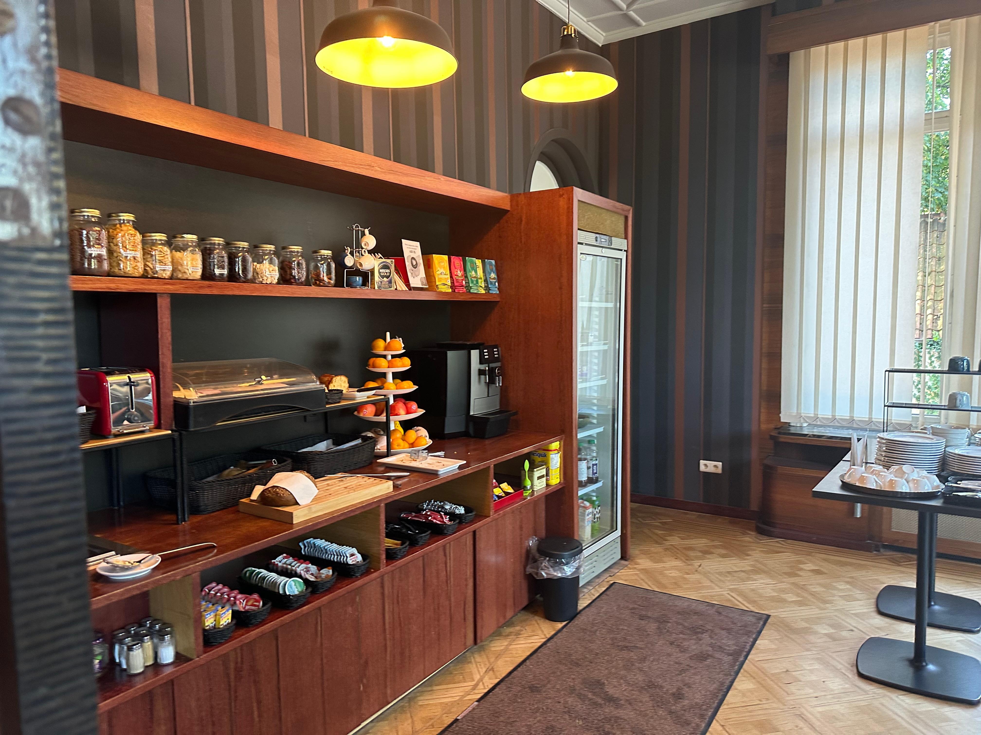 Breakfast buffet had lots if choices and good food. 