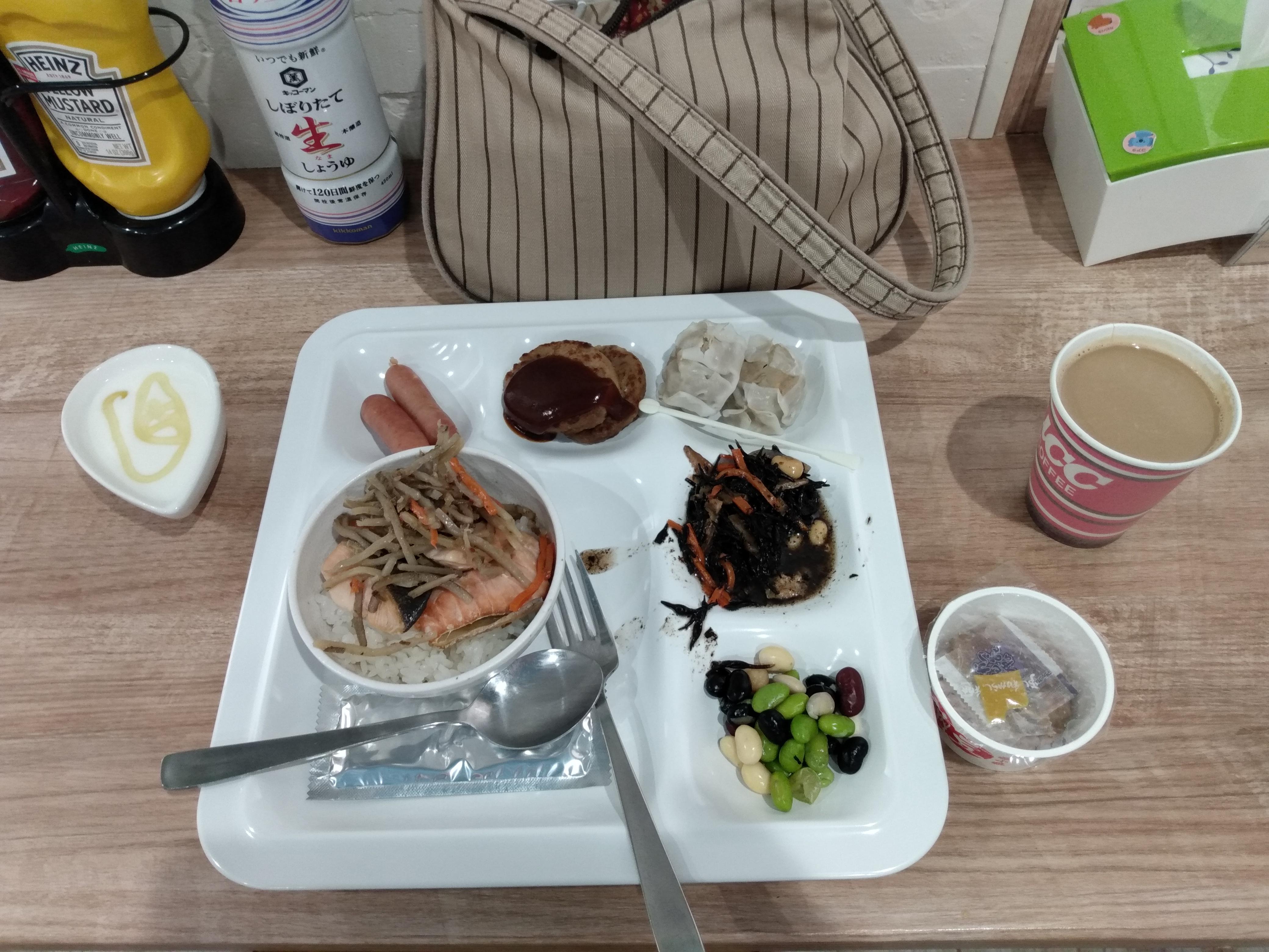I had too much food!
Western breakfast with scrambled egg, soft boiled eggs, cereal, toast, etc., too.