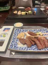 Dinner at Mokushundo.
Prepared on lava stones from Mt. Fuji.
