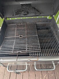 original bbq grill missing. makes cooking a fun endevour!