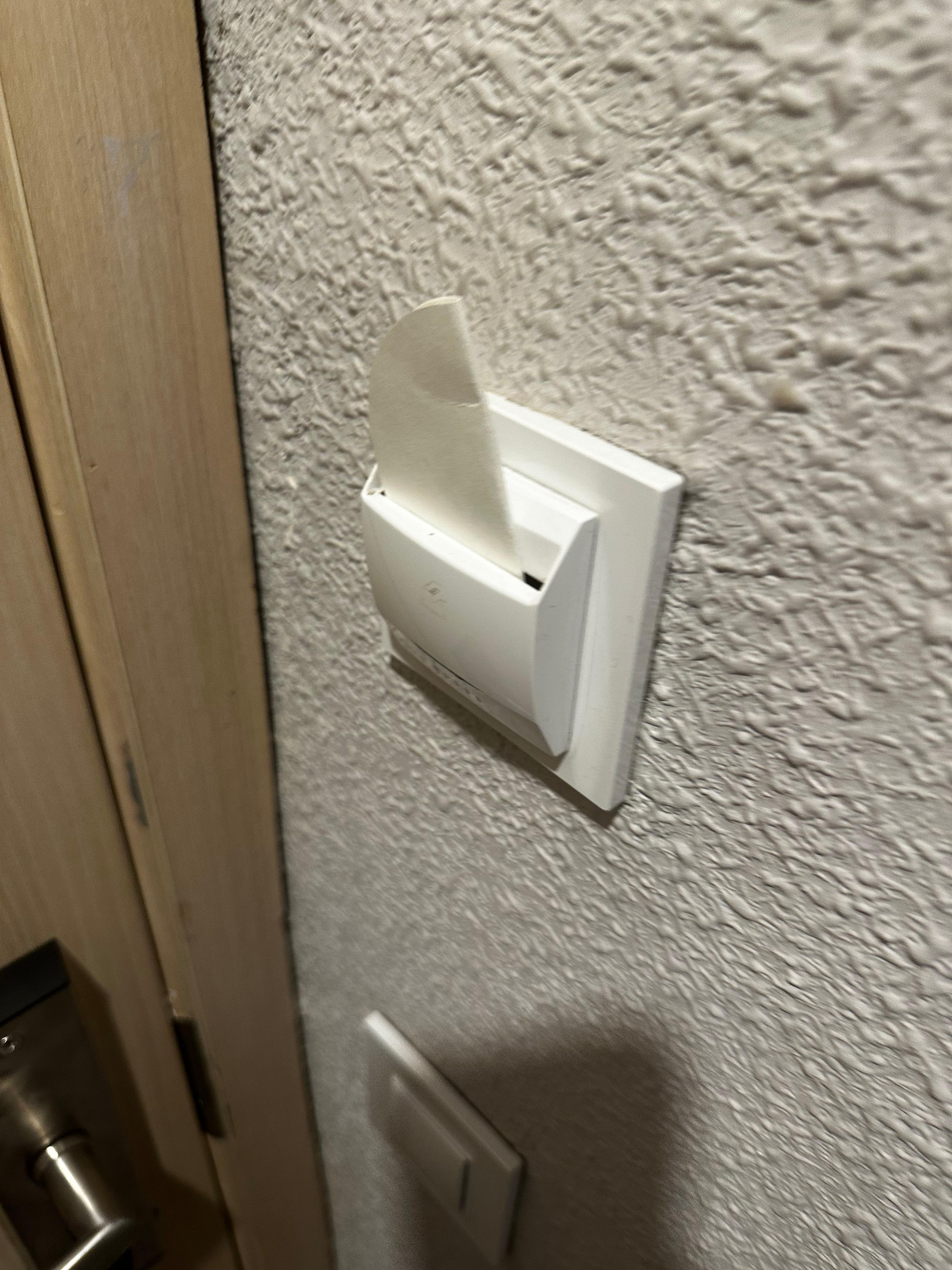 Hotellets teknikers løsning på aircondition. Fungerte fortsatt ikke.