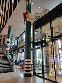 Aulassa oli vastassa kirahvi