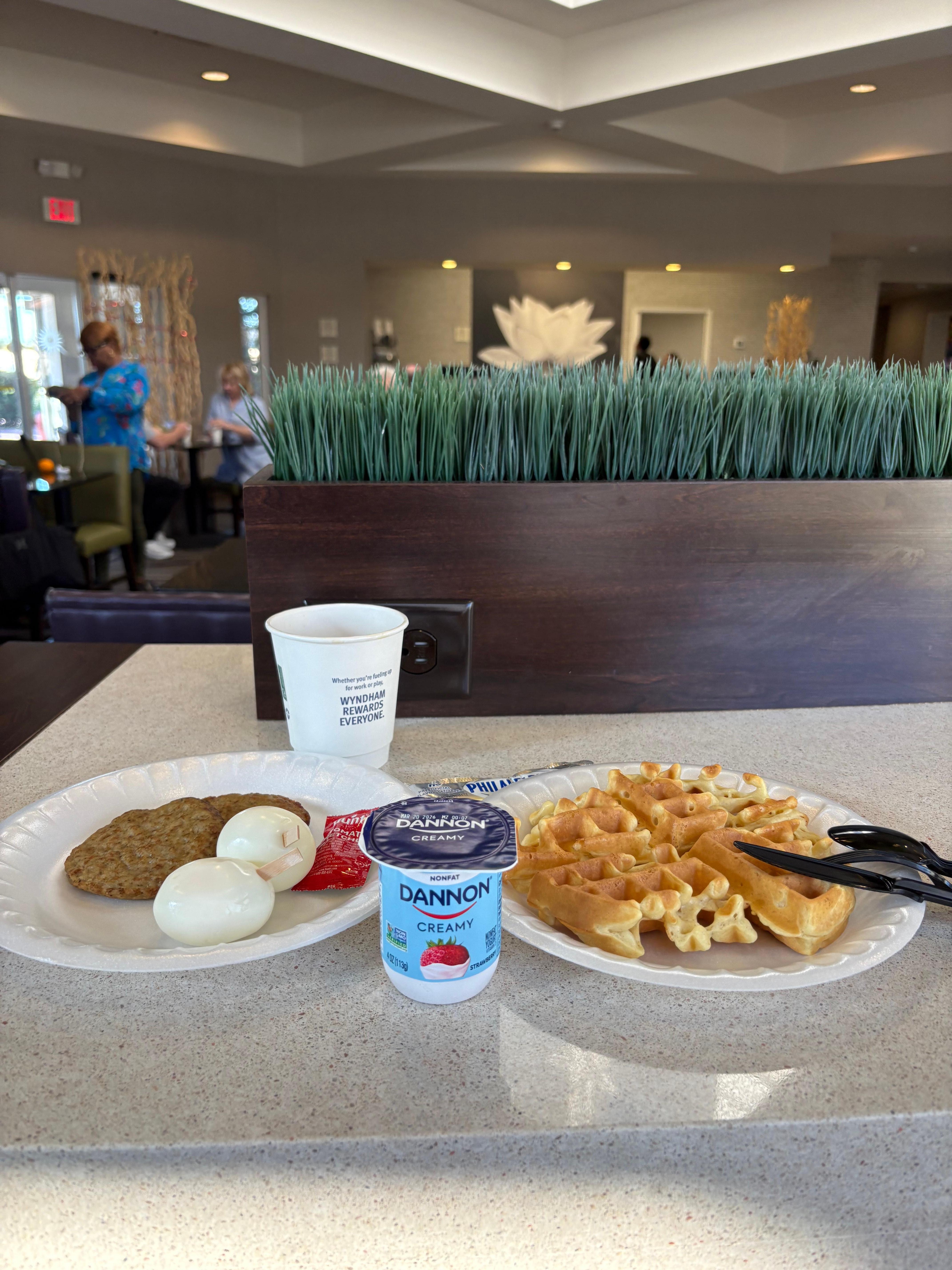 モーニングビュッフェでは自分でワッフルが作れます