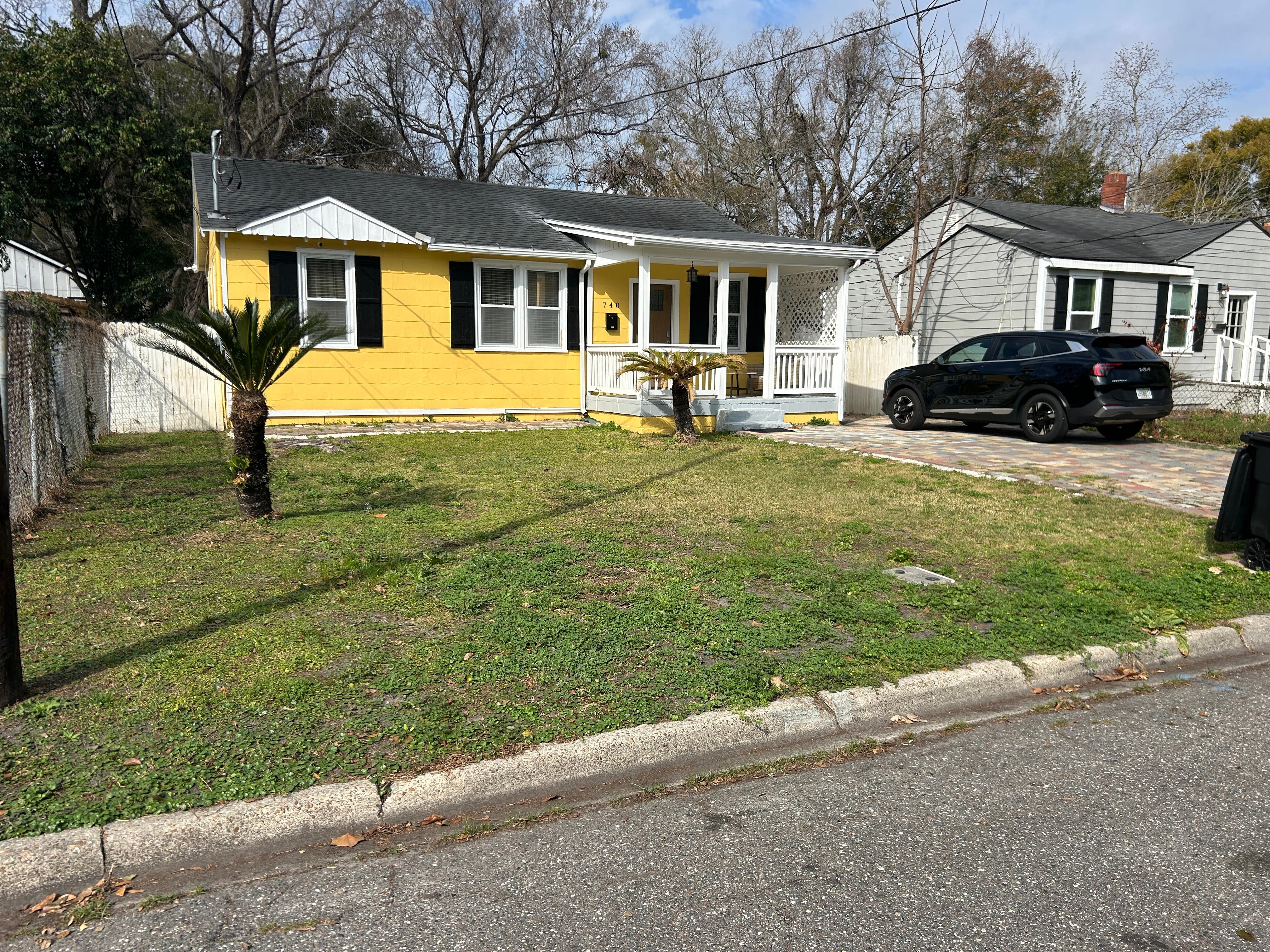 Cute bungalow, quiet street.