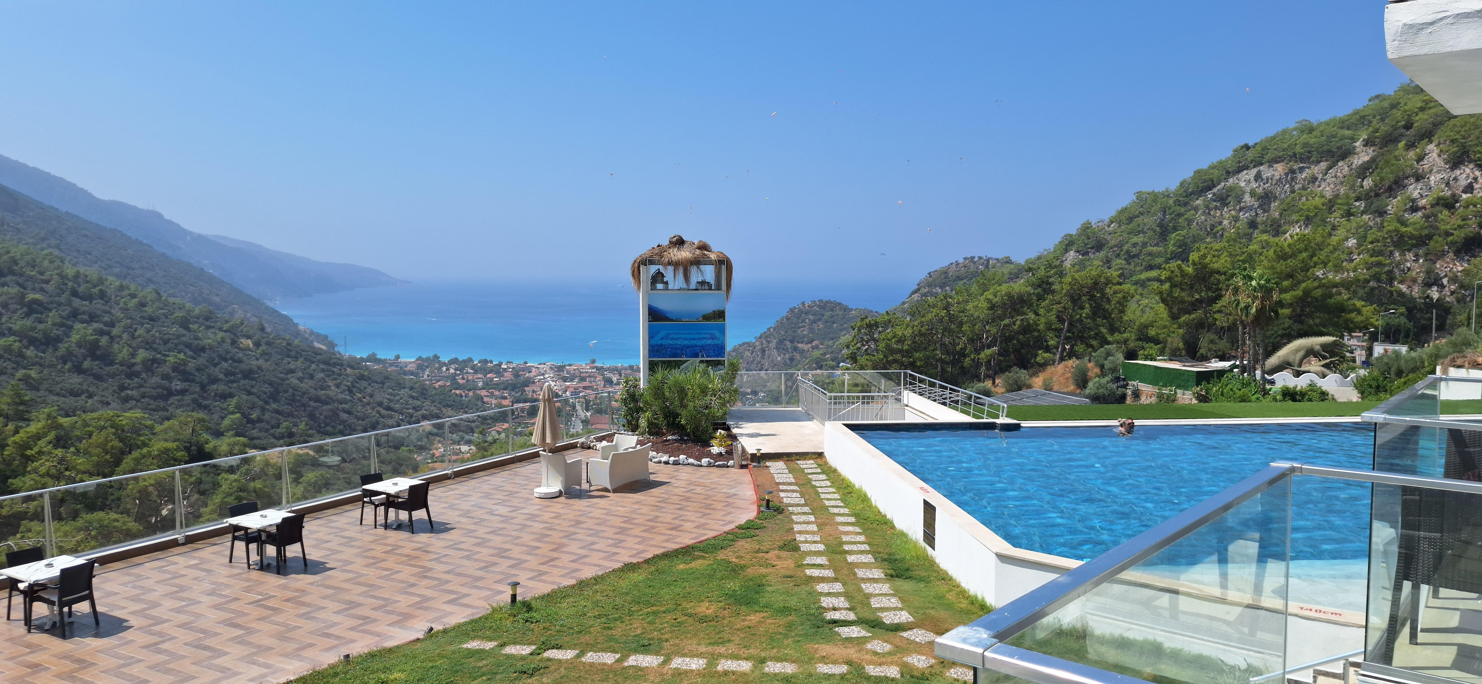 Oda balkonundan ölüdeniz manzarası 