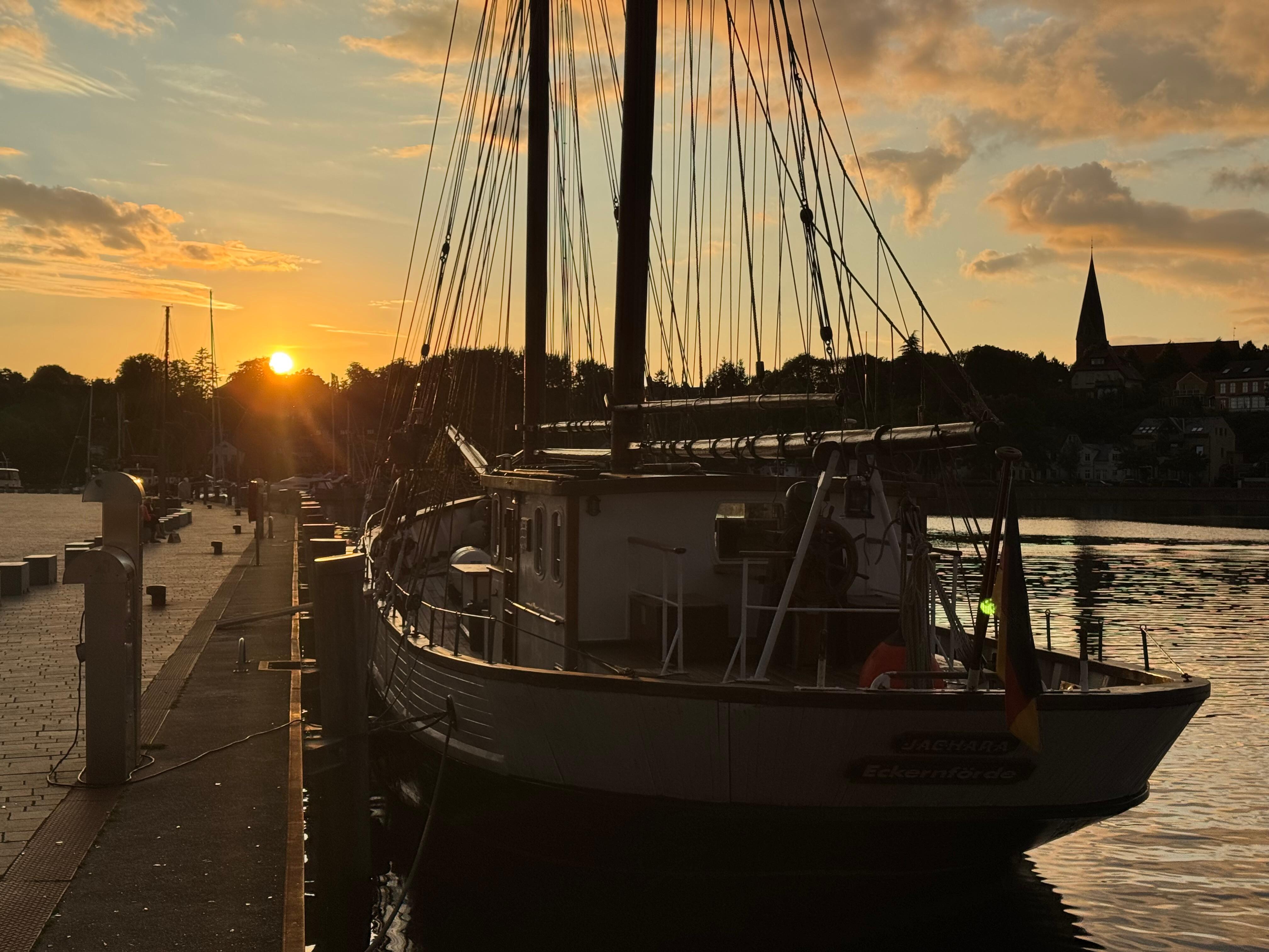 Sonnenuntergang im Hafen