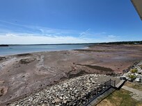 Aftermoon sun at low tide (room view 3rd floor)
