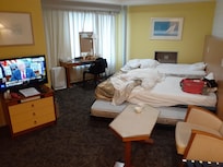 出かける前て部屋汚くしてますが、部屋は広くて綺麗