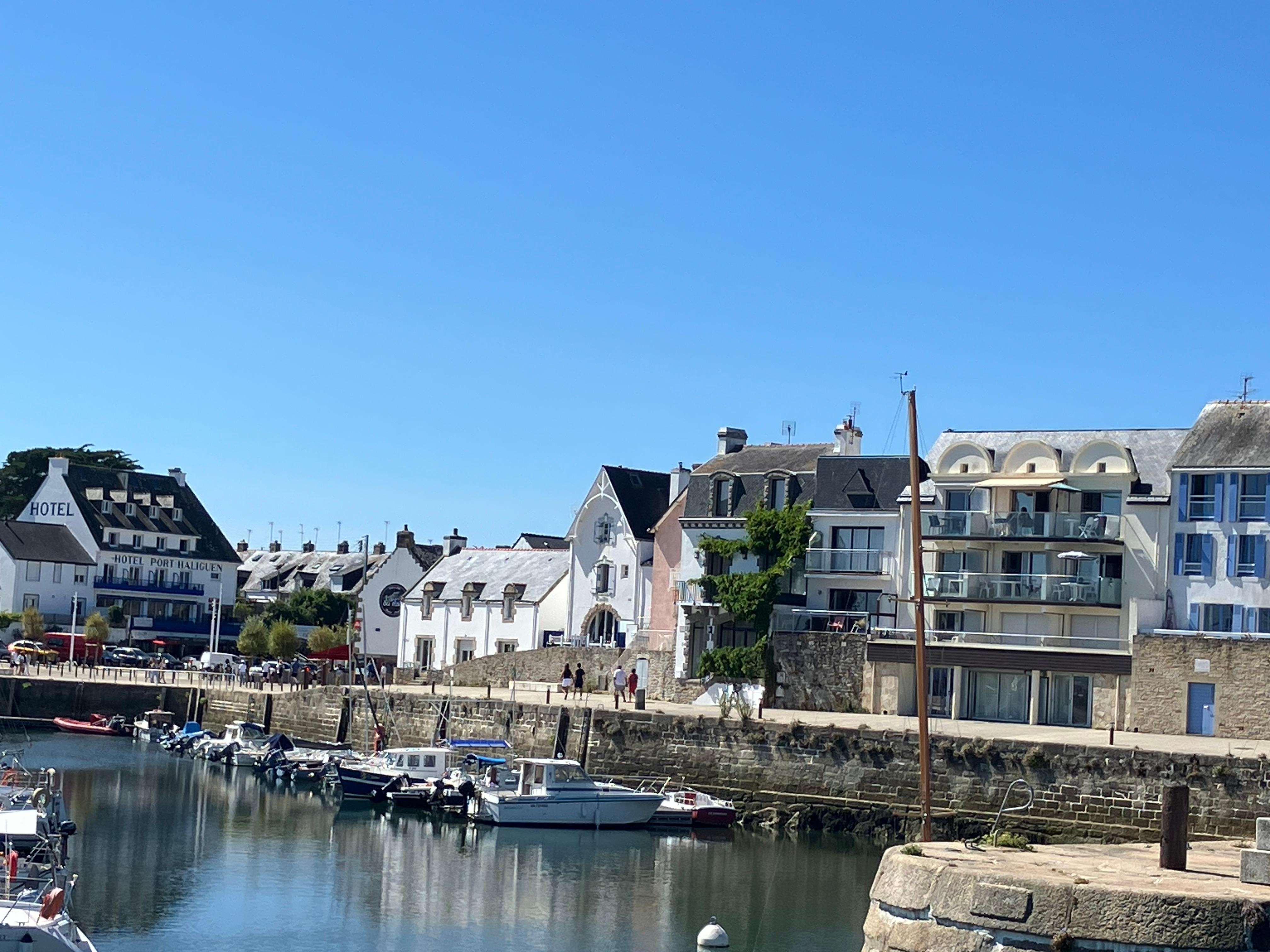 Hafen mit der Ferienwohnung (Mitte)