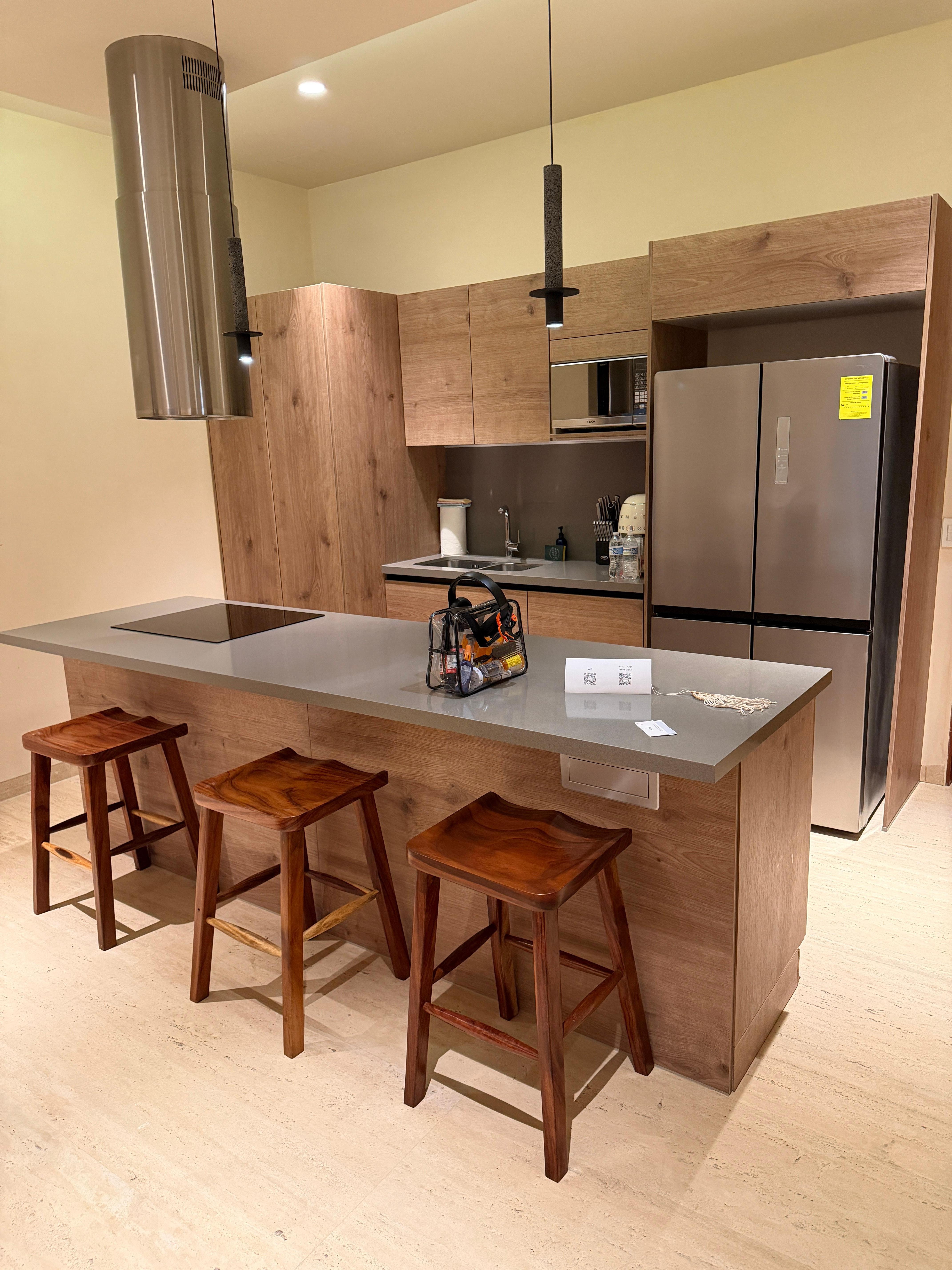 Kitchen that has most dverything